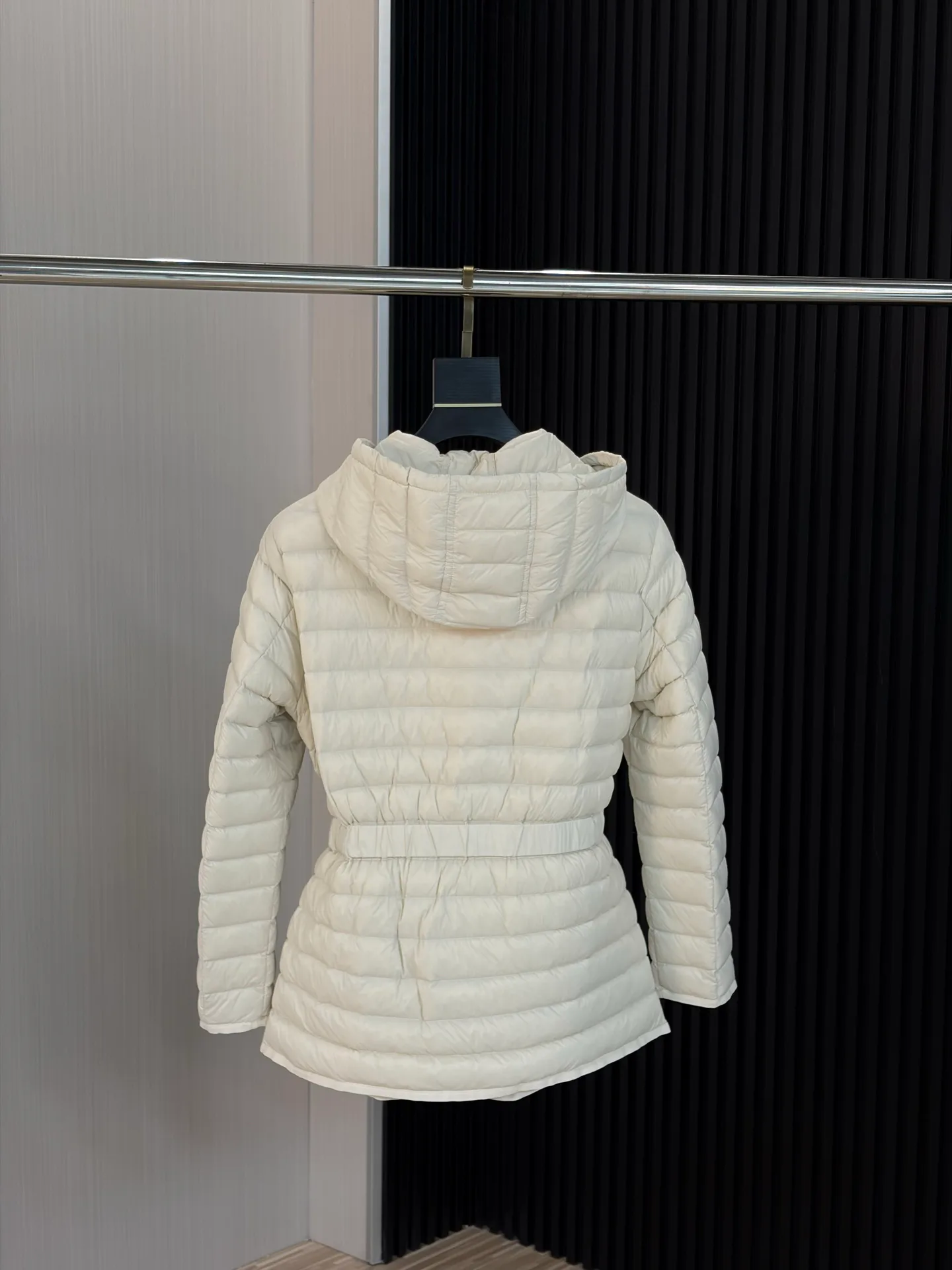 Women's Jackets And Down Jackets MONCLER 18529865
