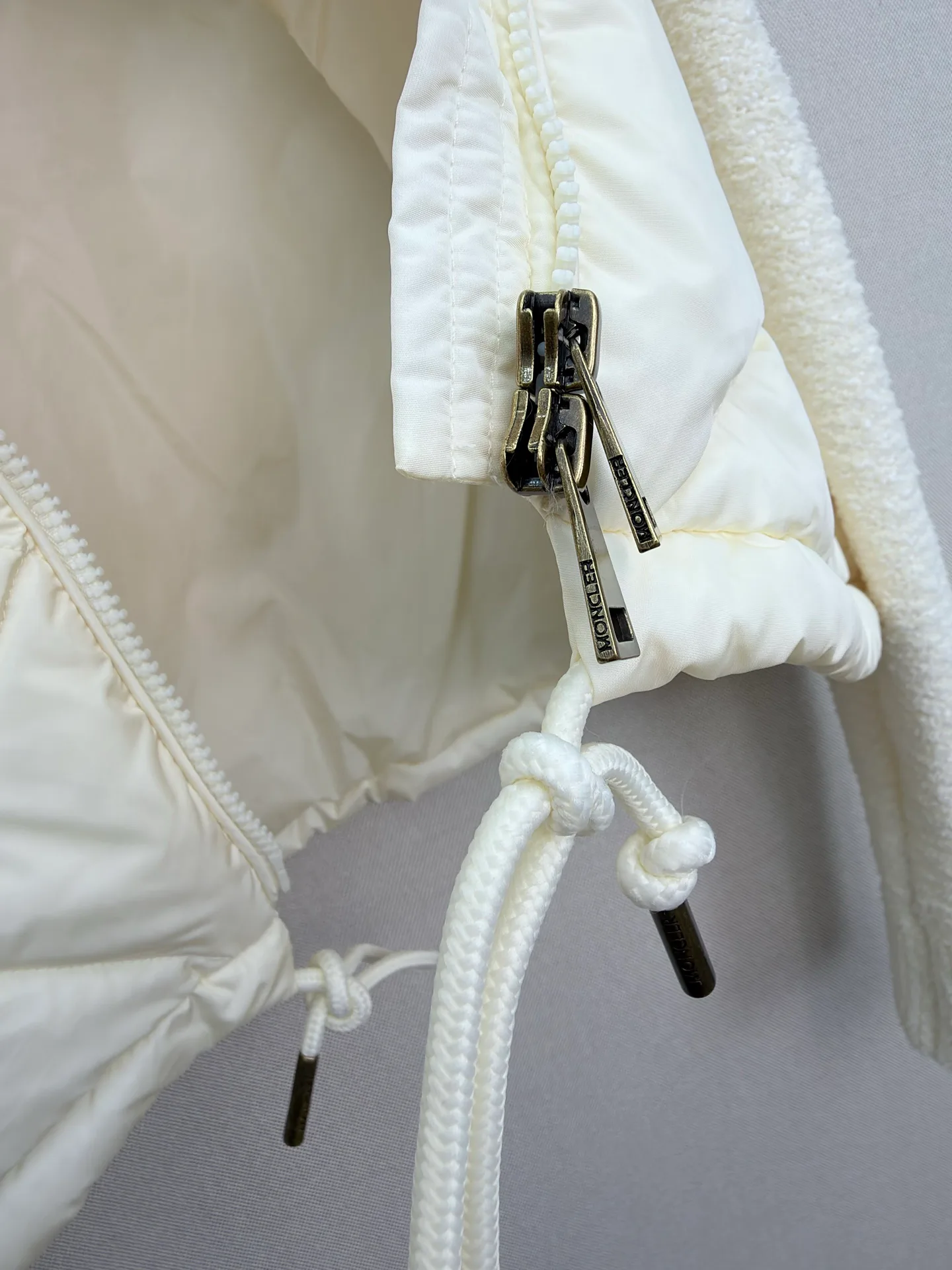 Women's Jackets And Down Jackets MONCLER 18023496