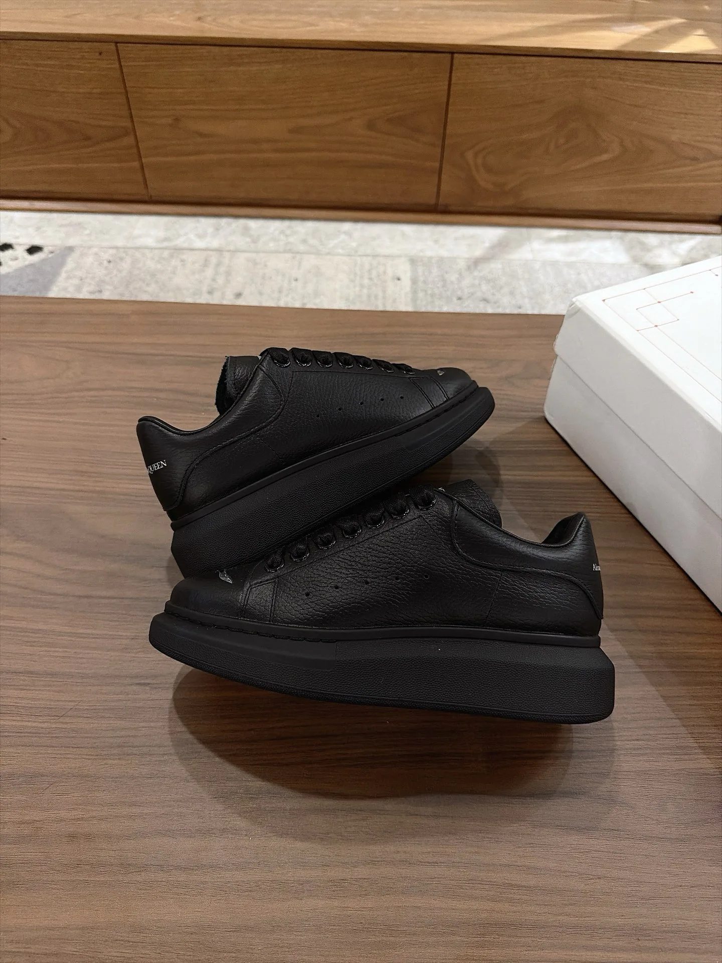 Women's Sneakers ALEXANDER MCQUEEN 18219649