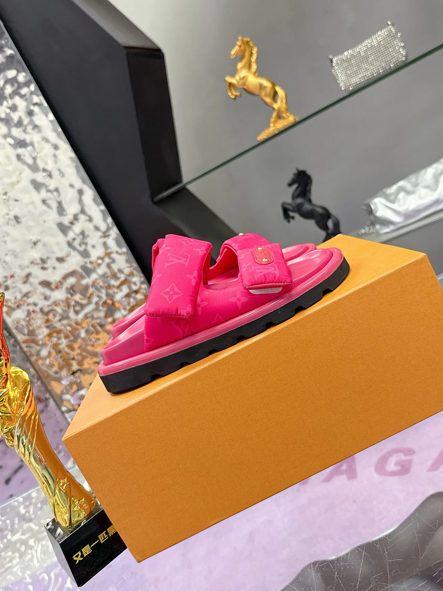 Women's Flip-Flops LOUIS VUITTON 17530460