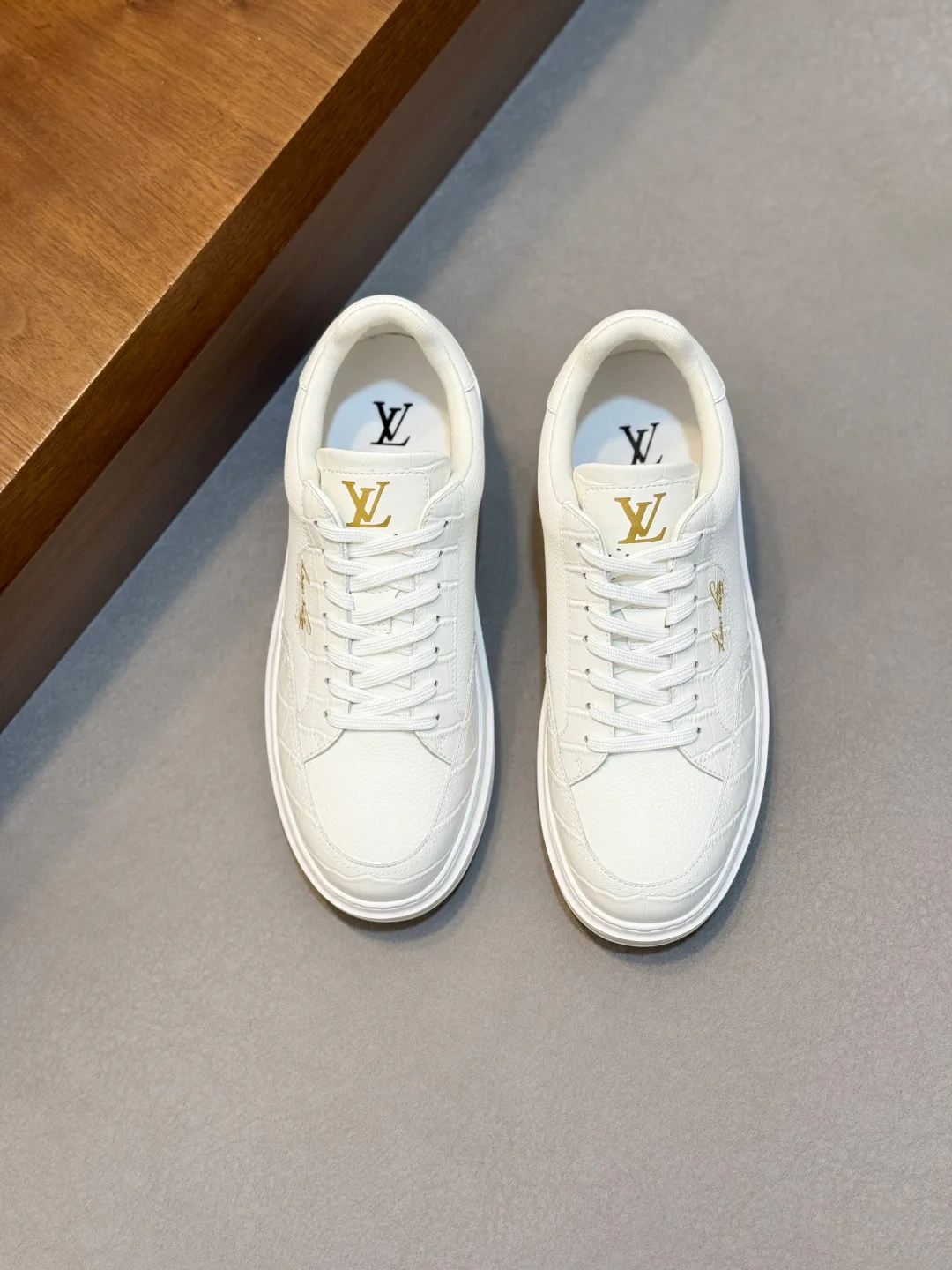 Men's Sneakers LOUIS VUITTON 18265106