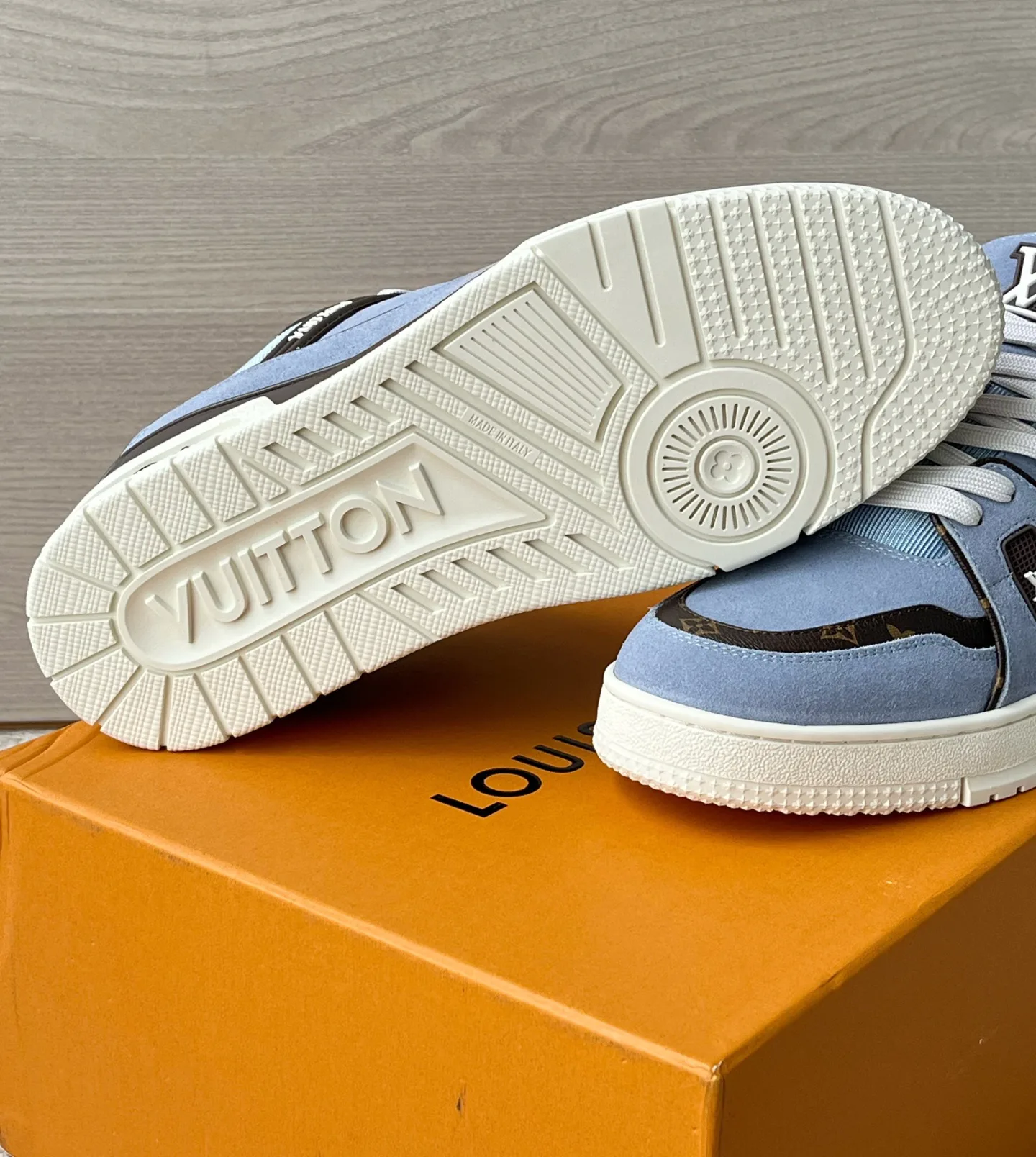 Men's Sneakers LOUIS VUITTON 17972115