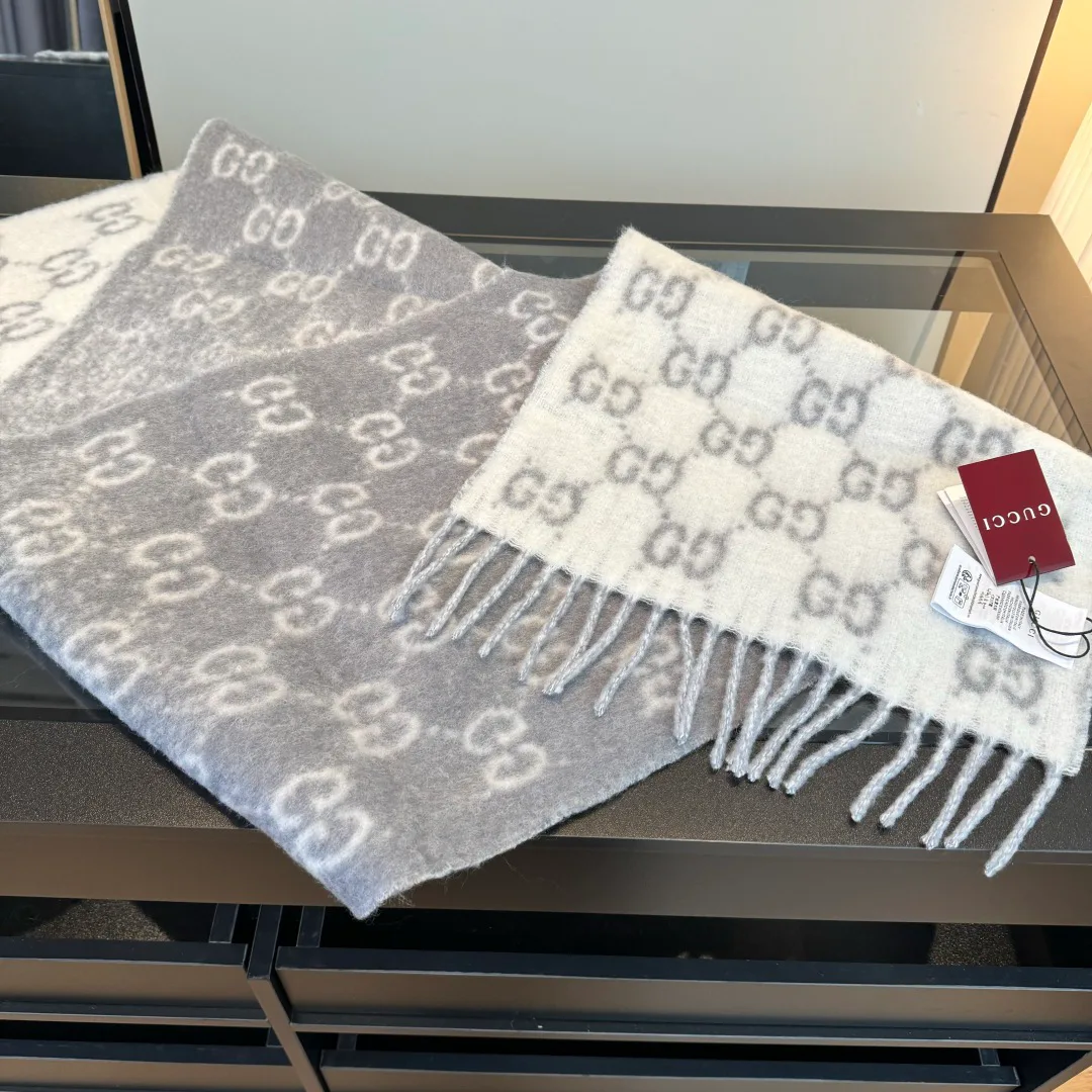 Scarves GUCCI 17906917