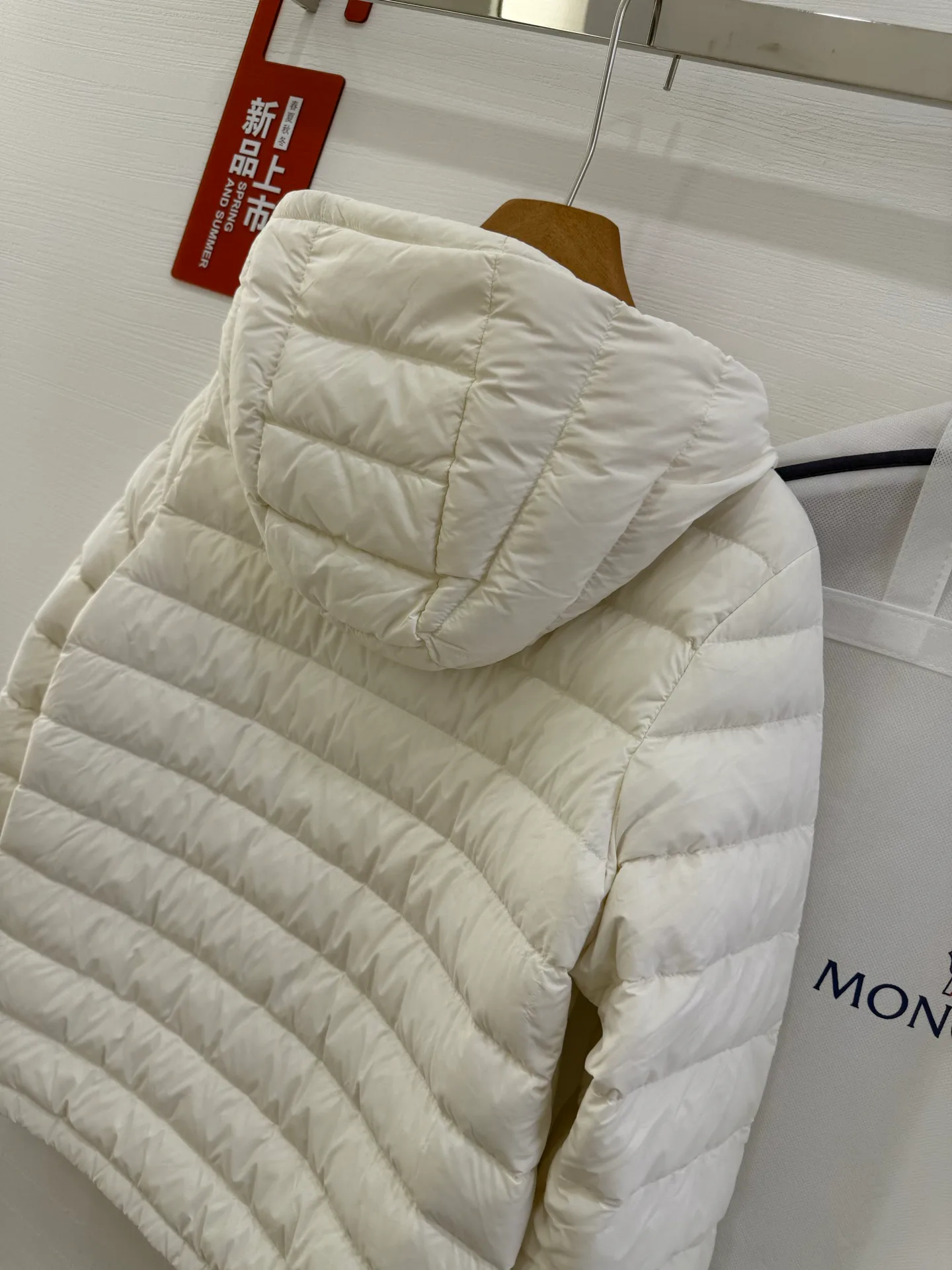 Women's Jackets And Down Jackets MONCLER 18043436