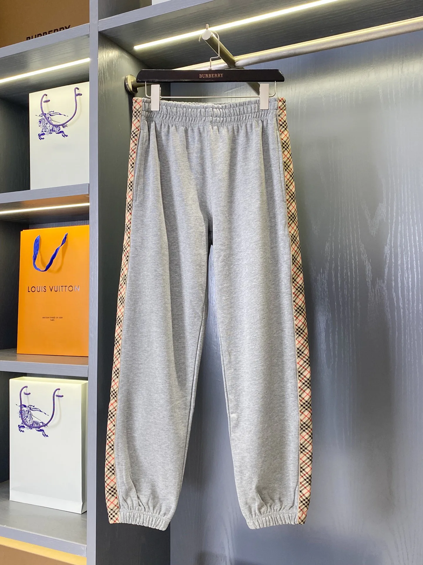 Men's Trousers BURBERRY 18141452