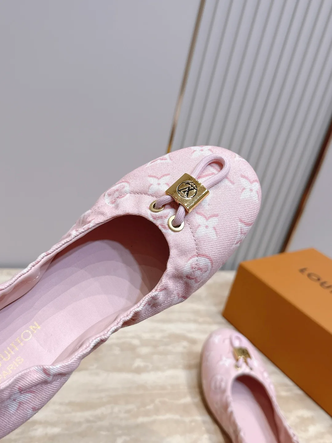 Women's Ballet Flats LOUIS VUITTON 17178358