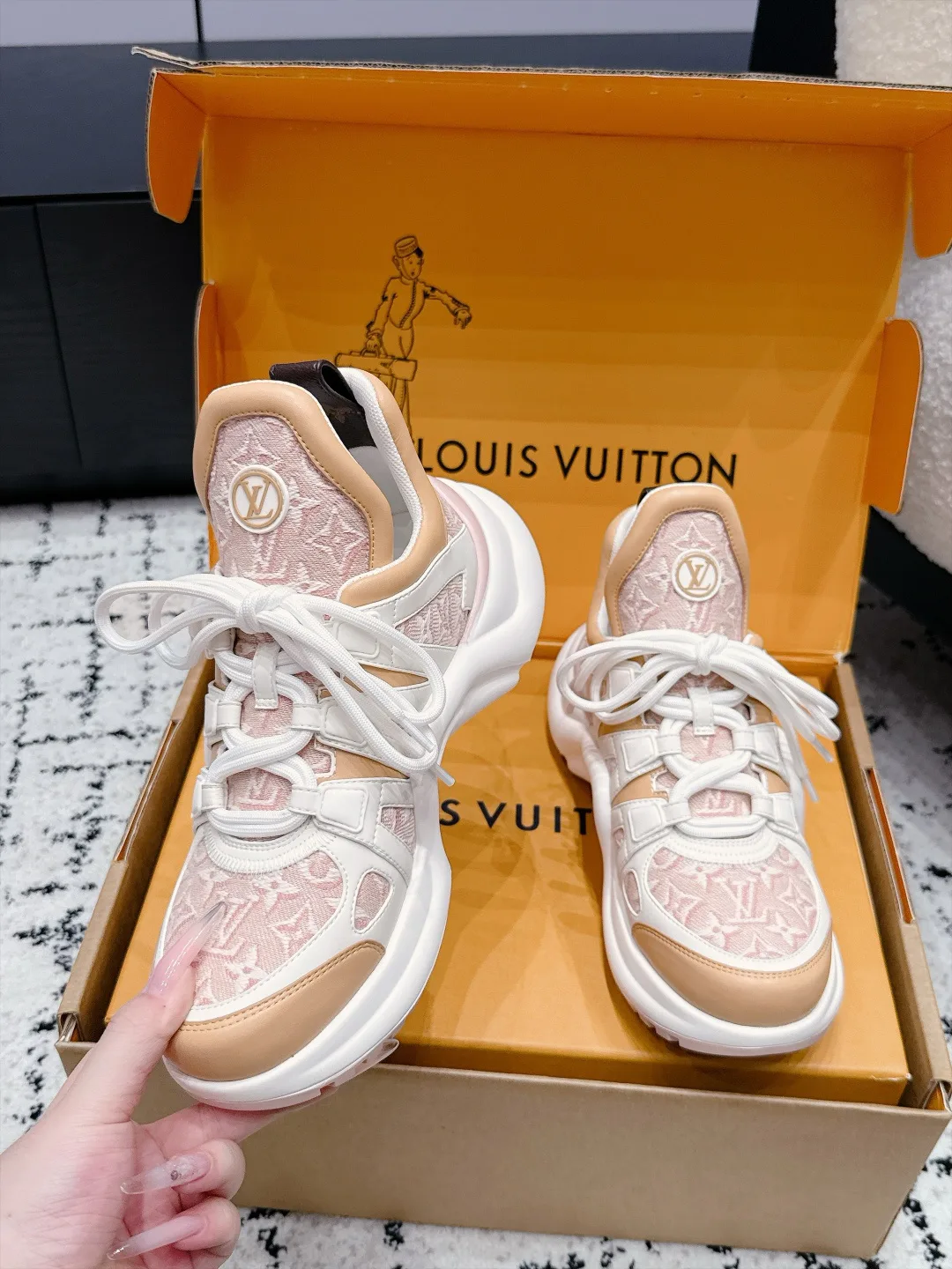 Women's Sneakers LOUIS VUITTON 18505469
