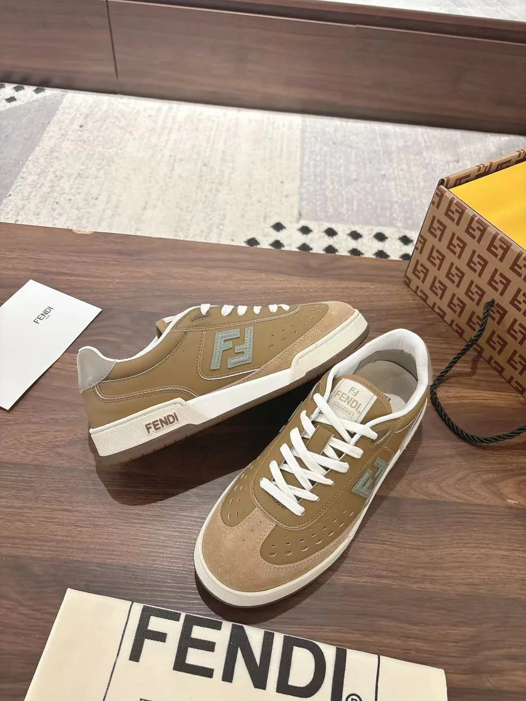 Women's Sneakers FENDI 18219516