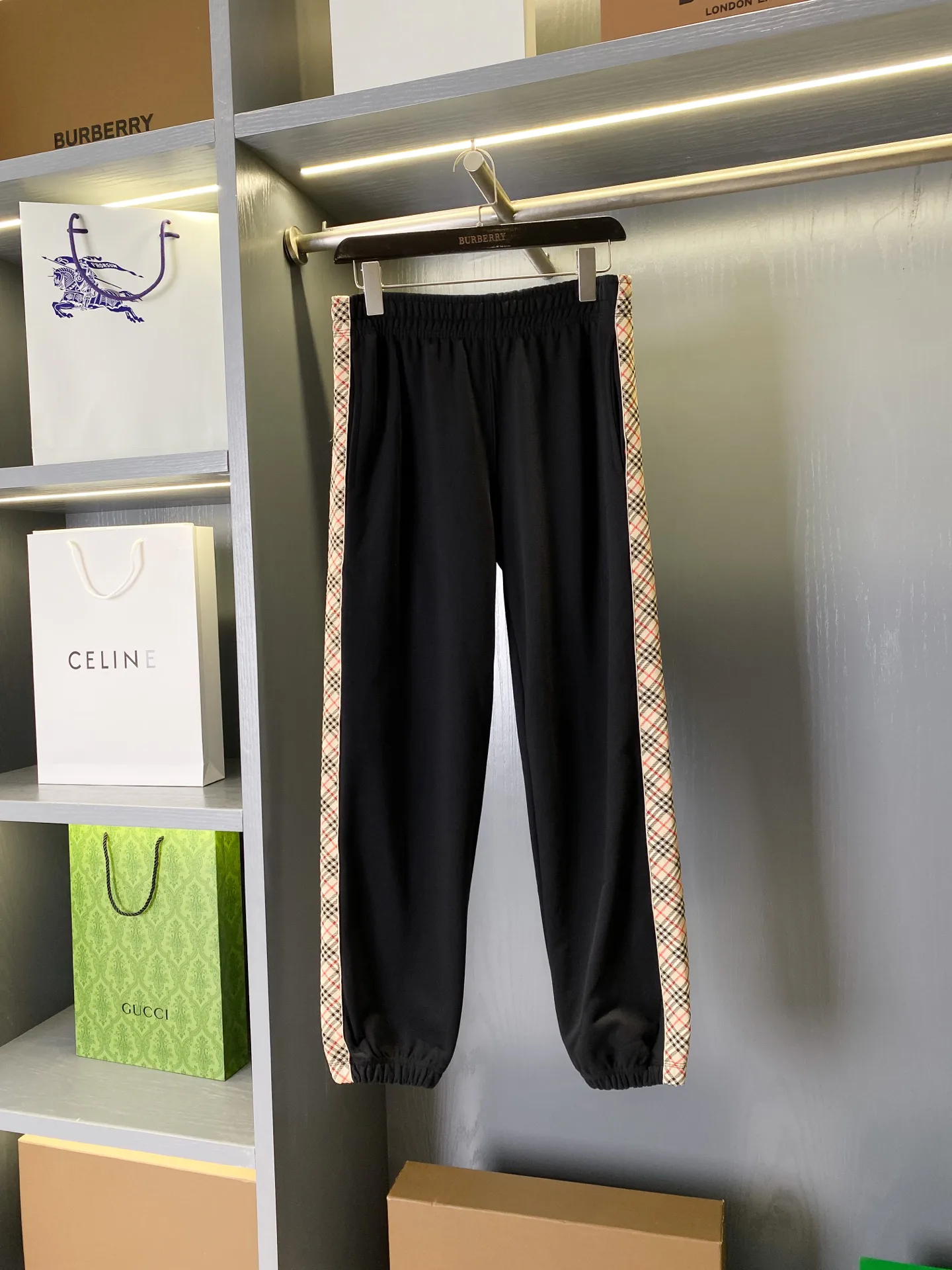 Men's Trousers BURBERRY 18141452