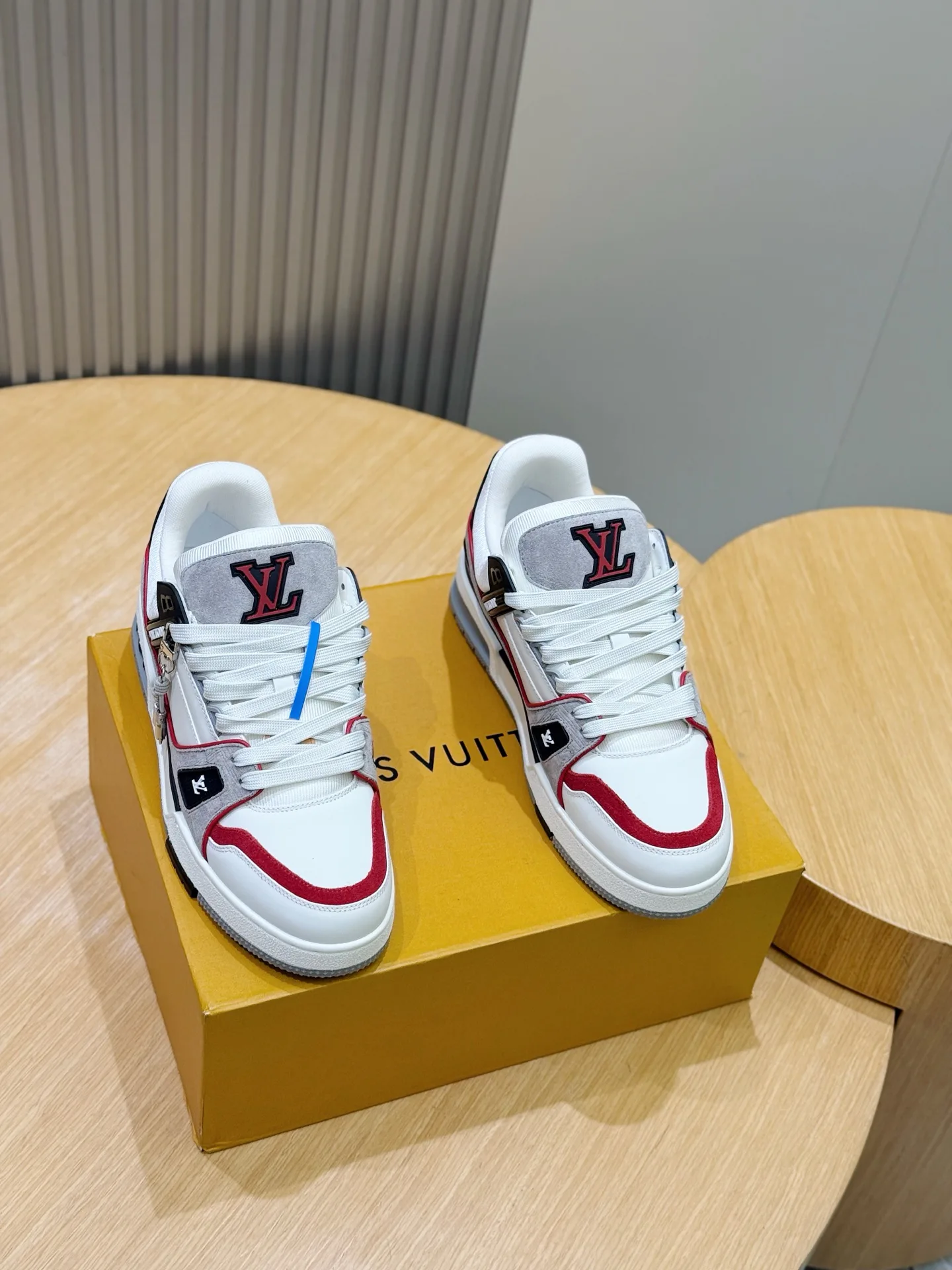 Men's Sneakers LOUIS VUITTON 18400372