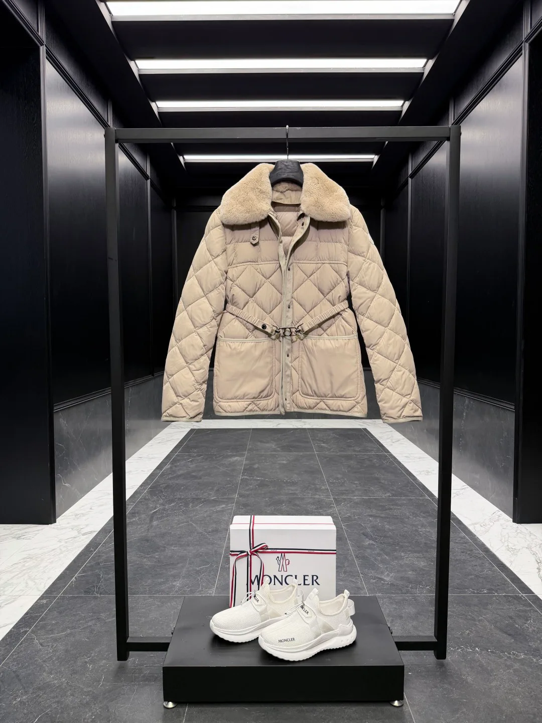 Women's Jackets And Down Jackets MONCLER 17880215