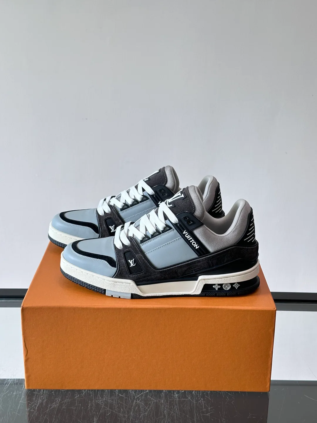 Women's Sneakers LOUIS VUITTON 17914079
