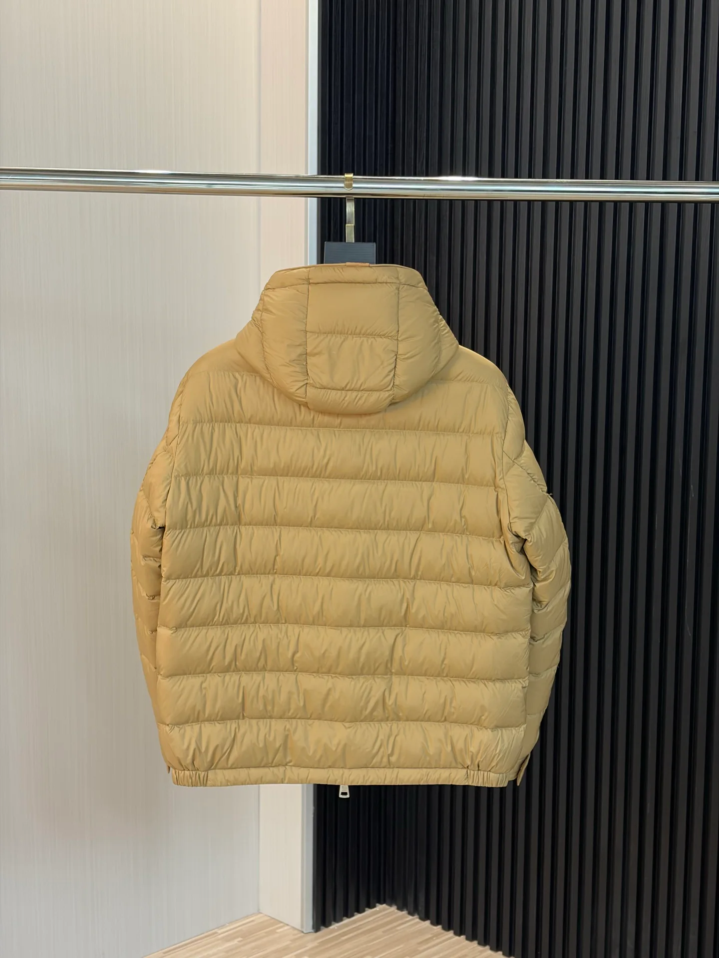 Women's Jackets And Down Jackets MONCLER 18188489