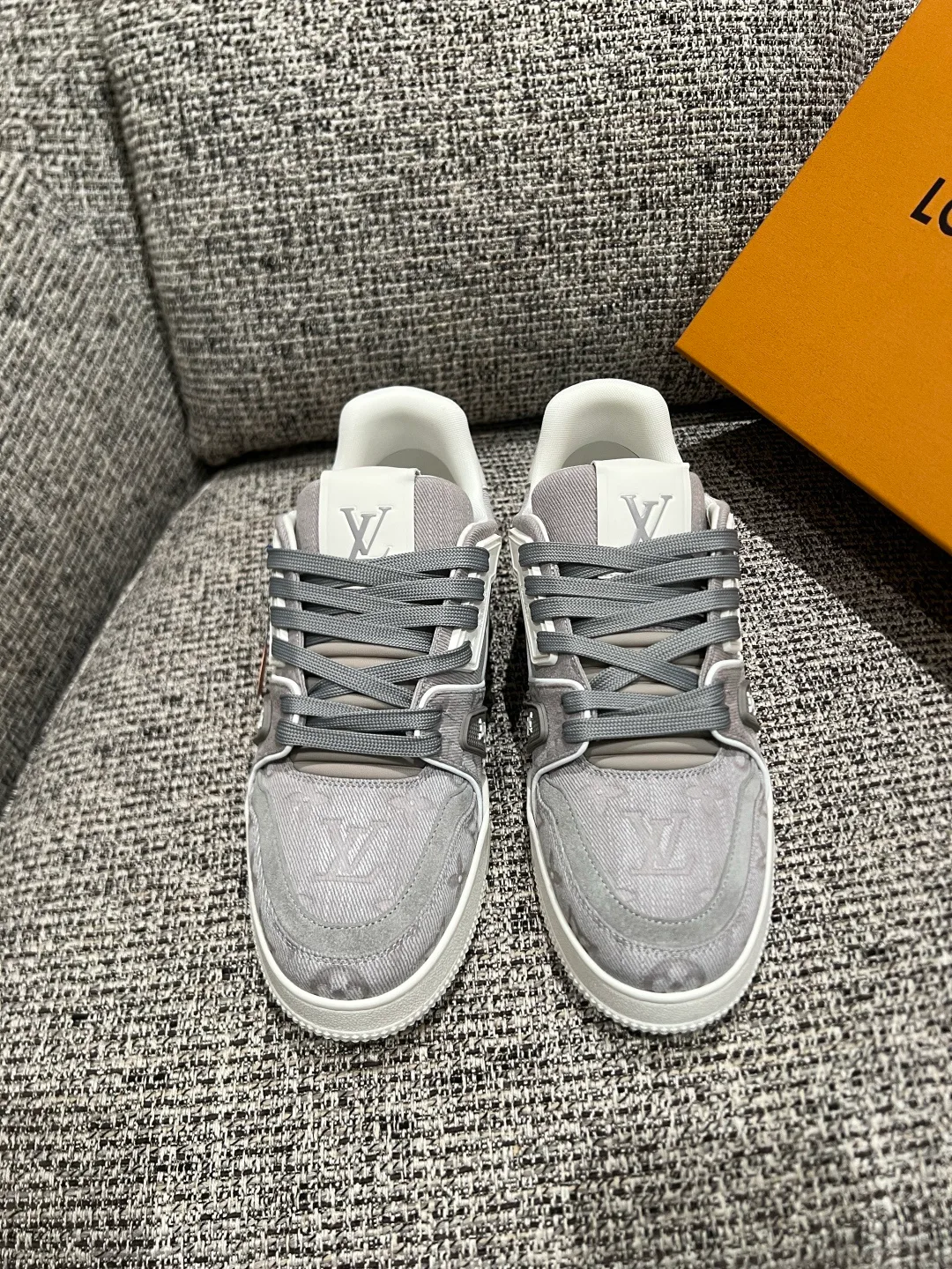 Women's Sneakers LOUIS VUITTON 18080167
