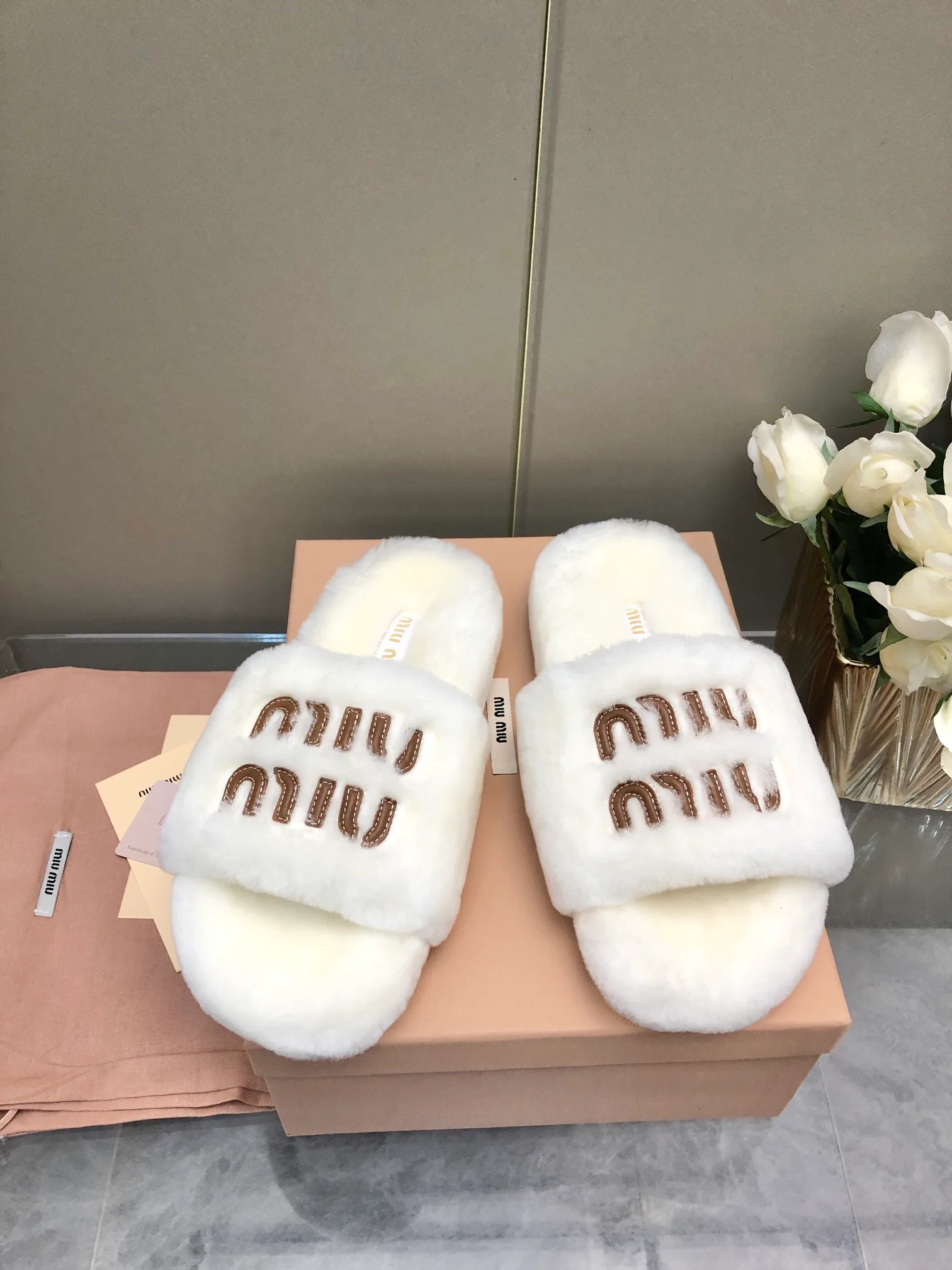 Women's Slippers MIU MIU 18005820