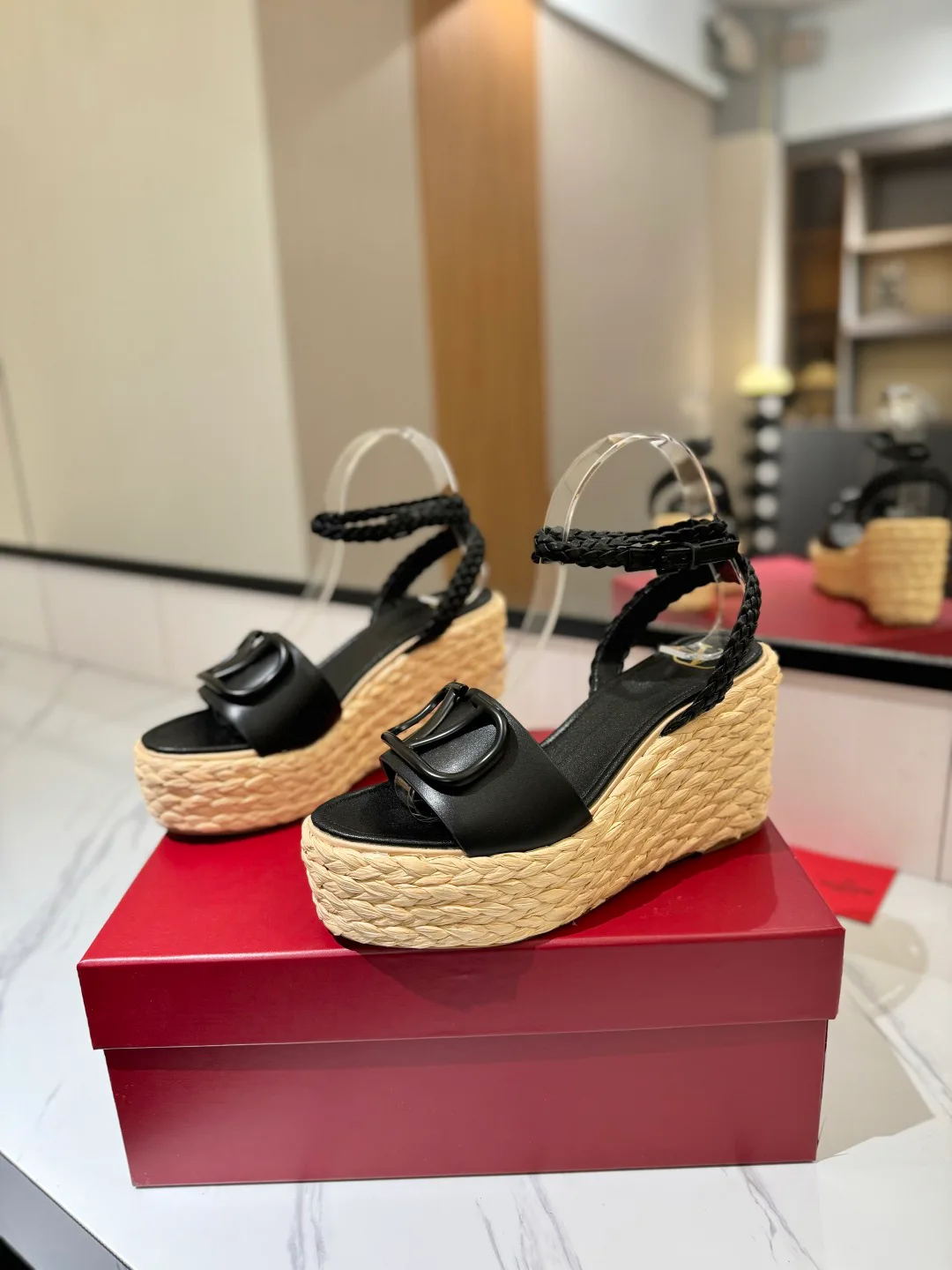 Women's Open-Toe Sandals VALENTINO 17946620