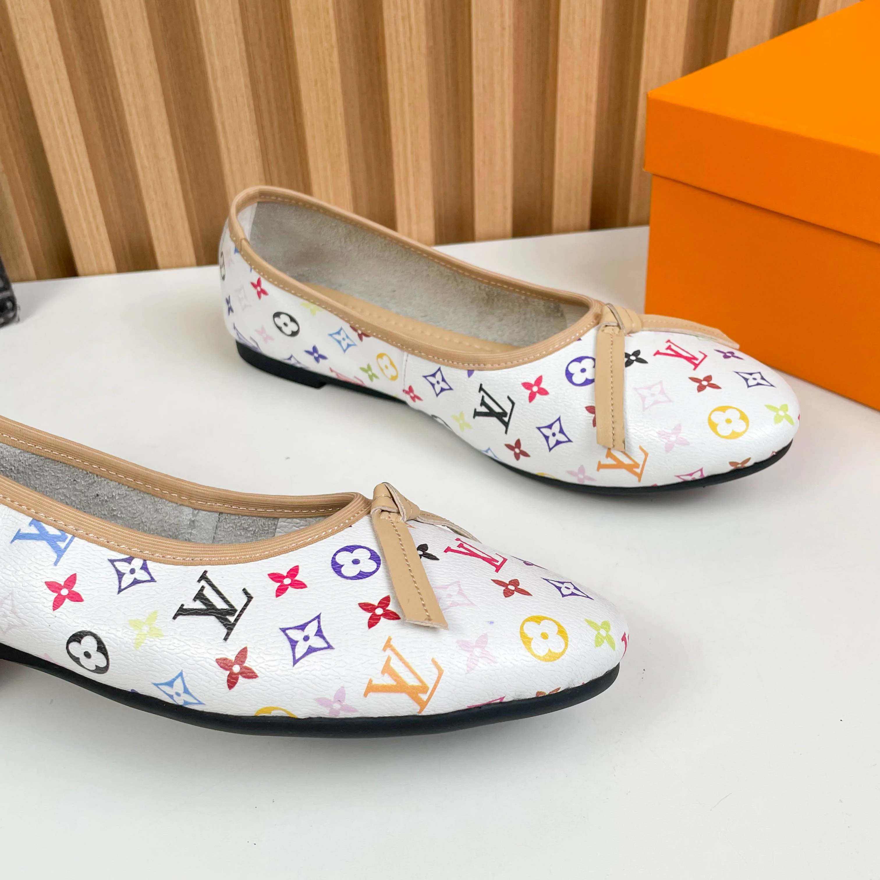 Women's Ballet Flats LOUIS VUITTON 17038115