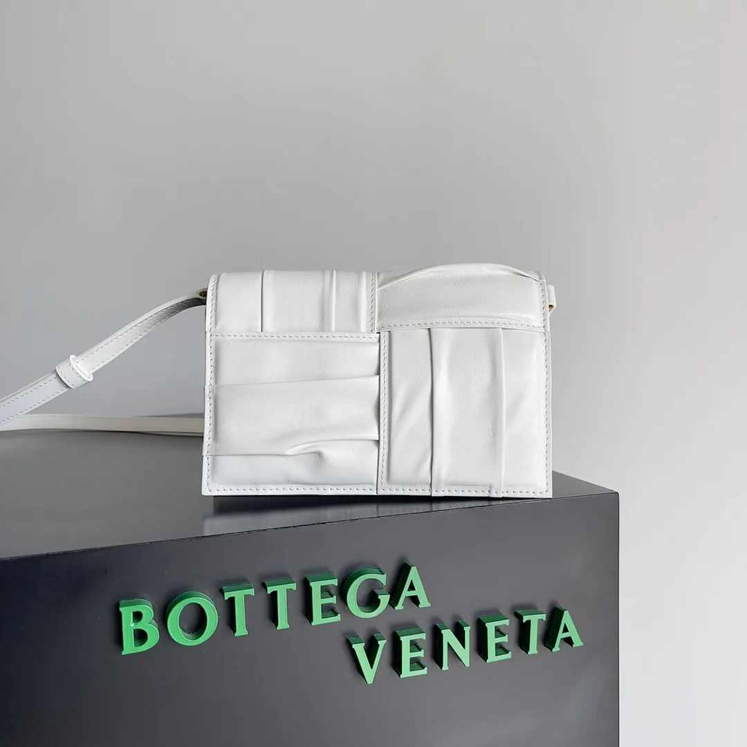 Women's Classic Handbags BOTTEGA VENETA 17934570