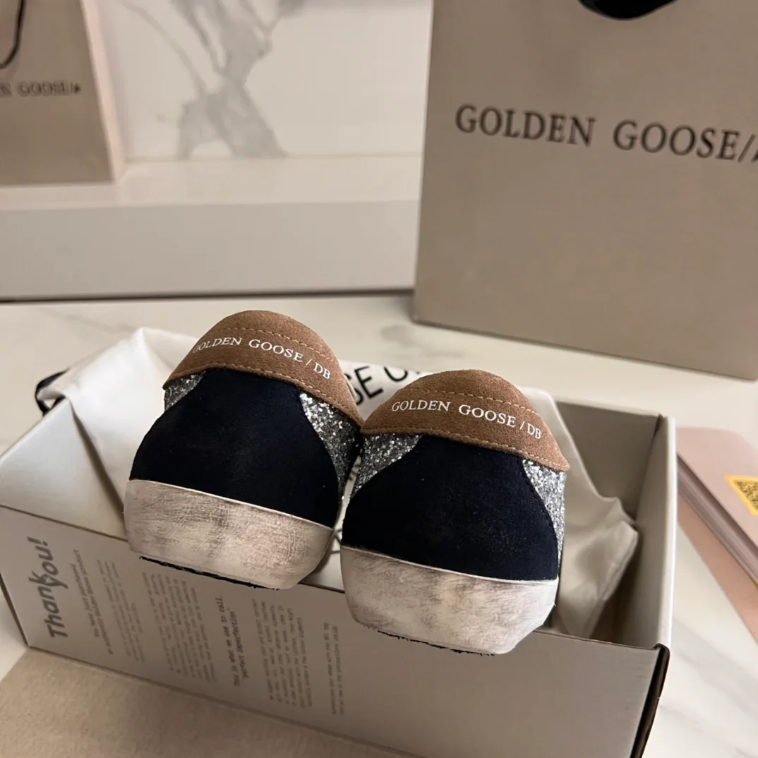 Women's Sneakers GOLDEN GOOSE 16995667