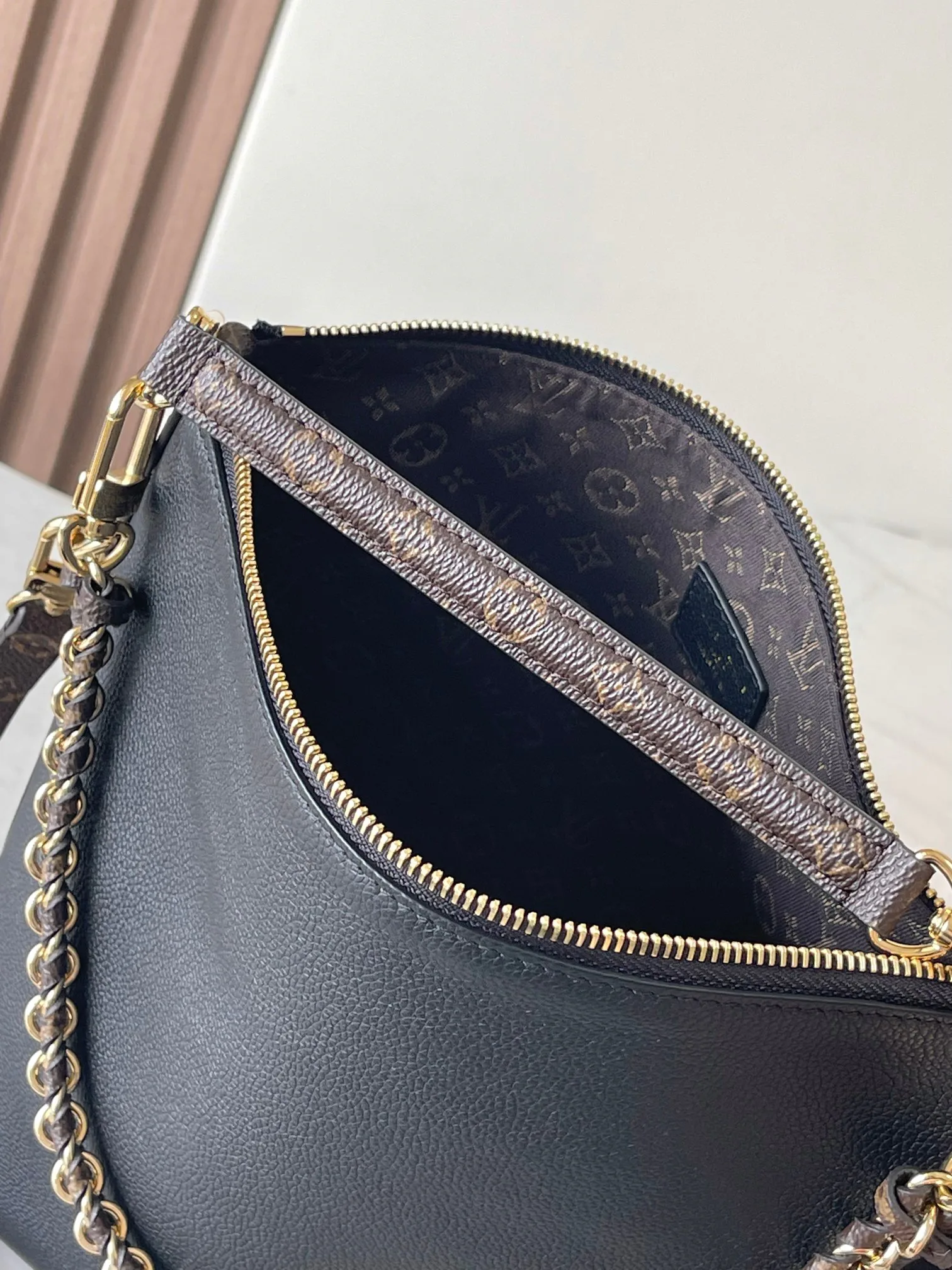 Women's Classic Handbags LOUIS VUITTON 18521046