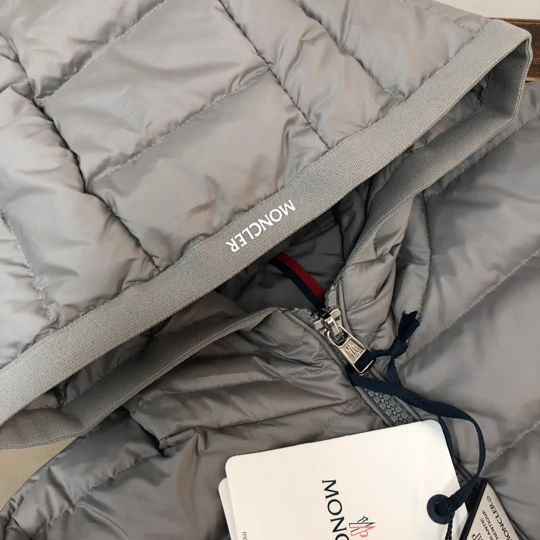 Women's Jackets And Down Jackets MONCLER 18408601