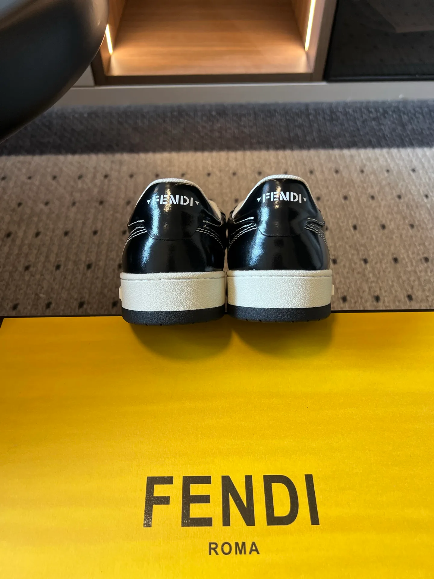 Women's Sneakers FENDI 17696177