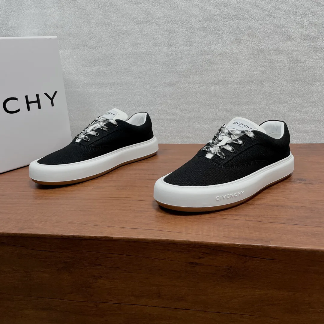Кроссовки Мужские Givenchy 18597346