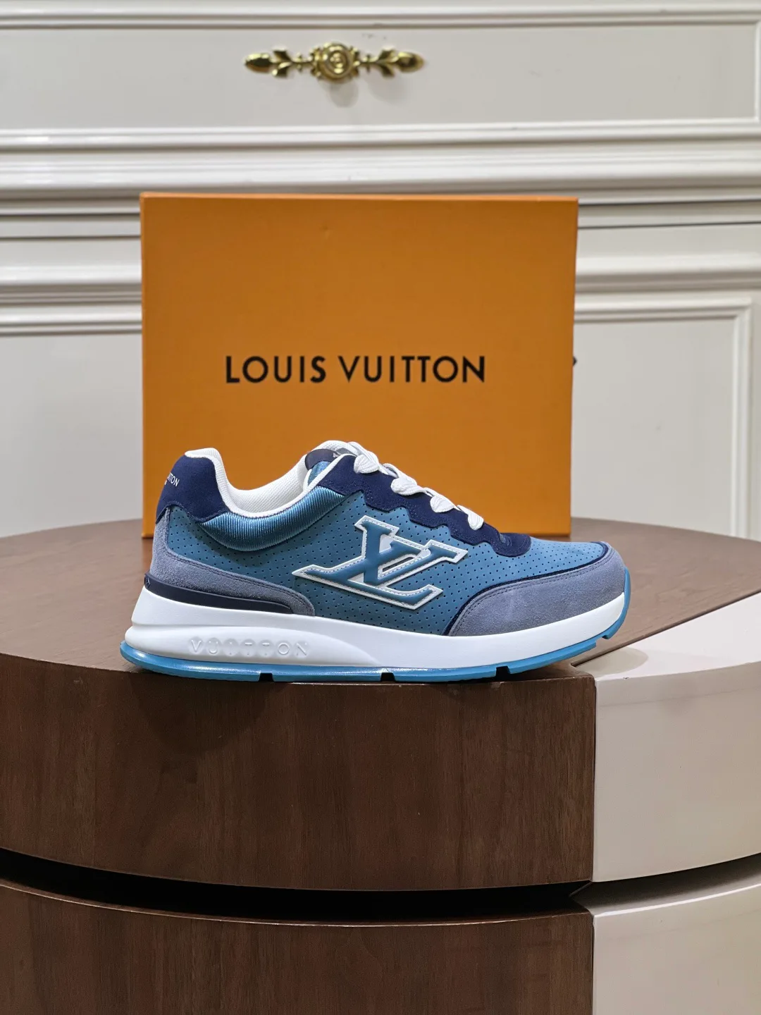Men's Sneakers LOUIS VUITTON 17460374