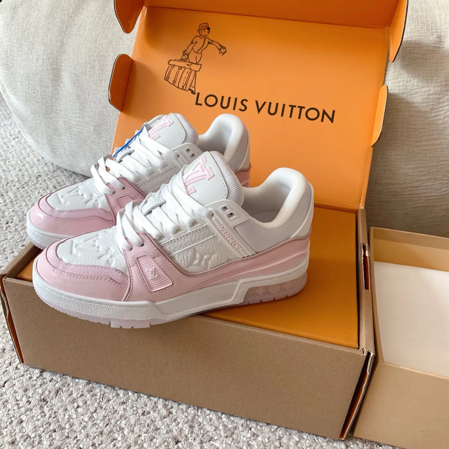 Women's Sneakers LOUIS VUITTON 18375815