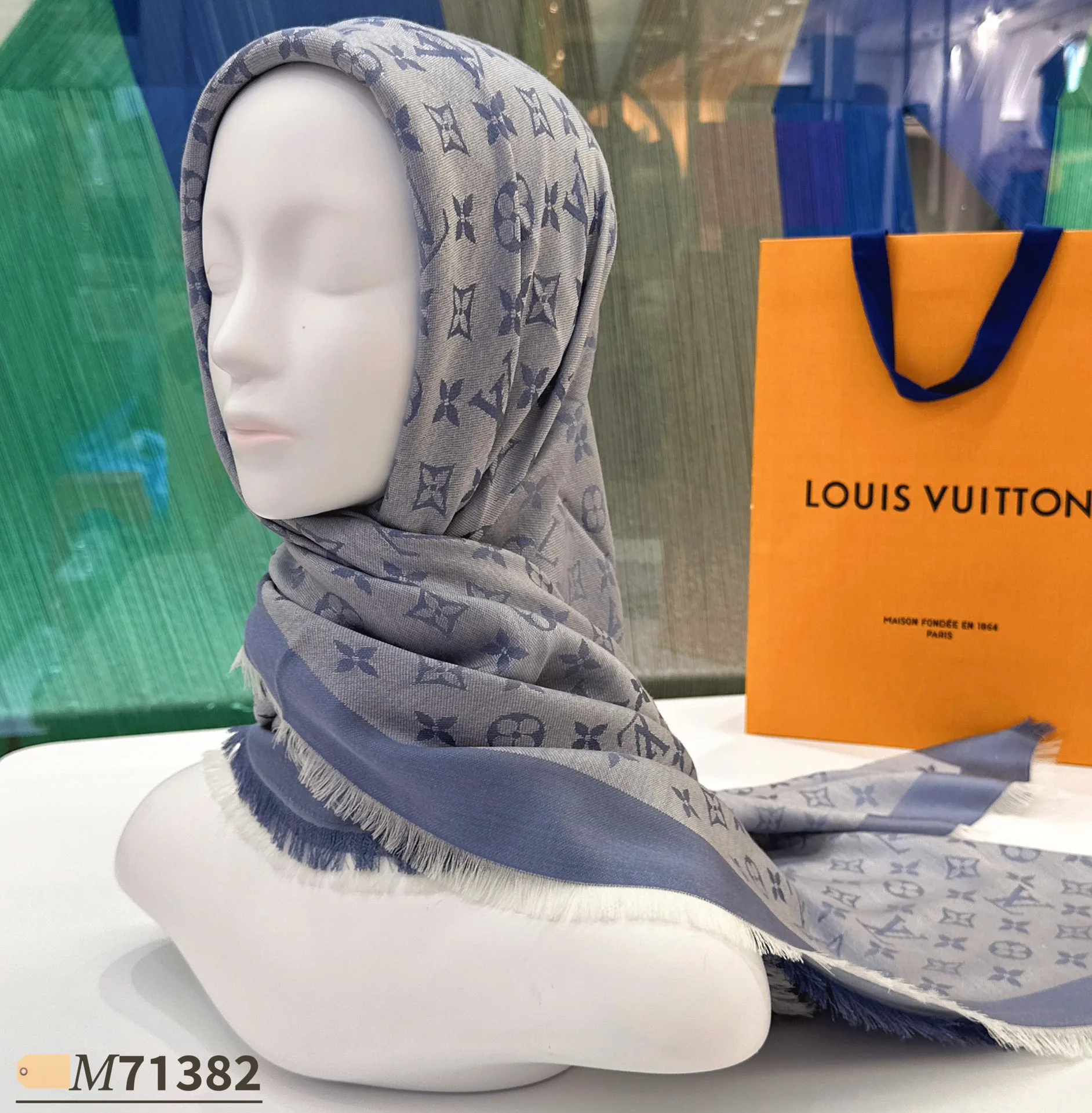 Scarves LOUIS VUITTON 17905172