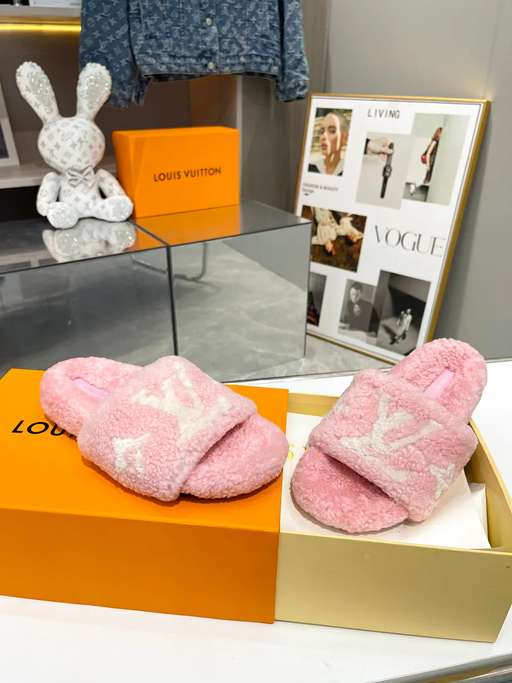 Women's Slippers LOUIS VUITTON 18366837