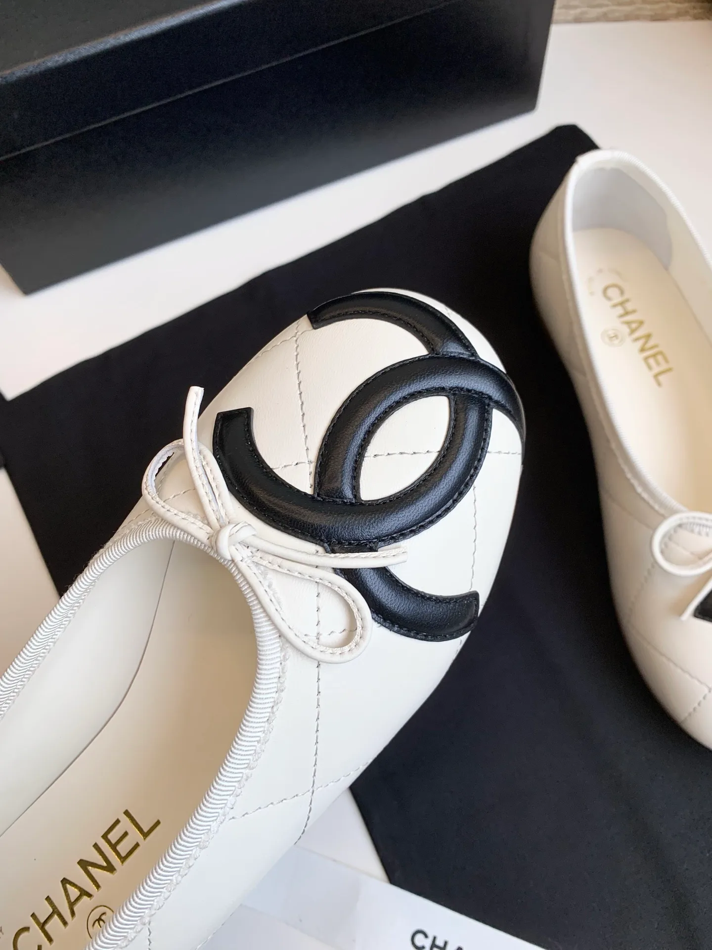 Women's Ballet Flats CHANEL 17990379