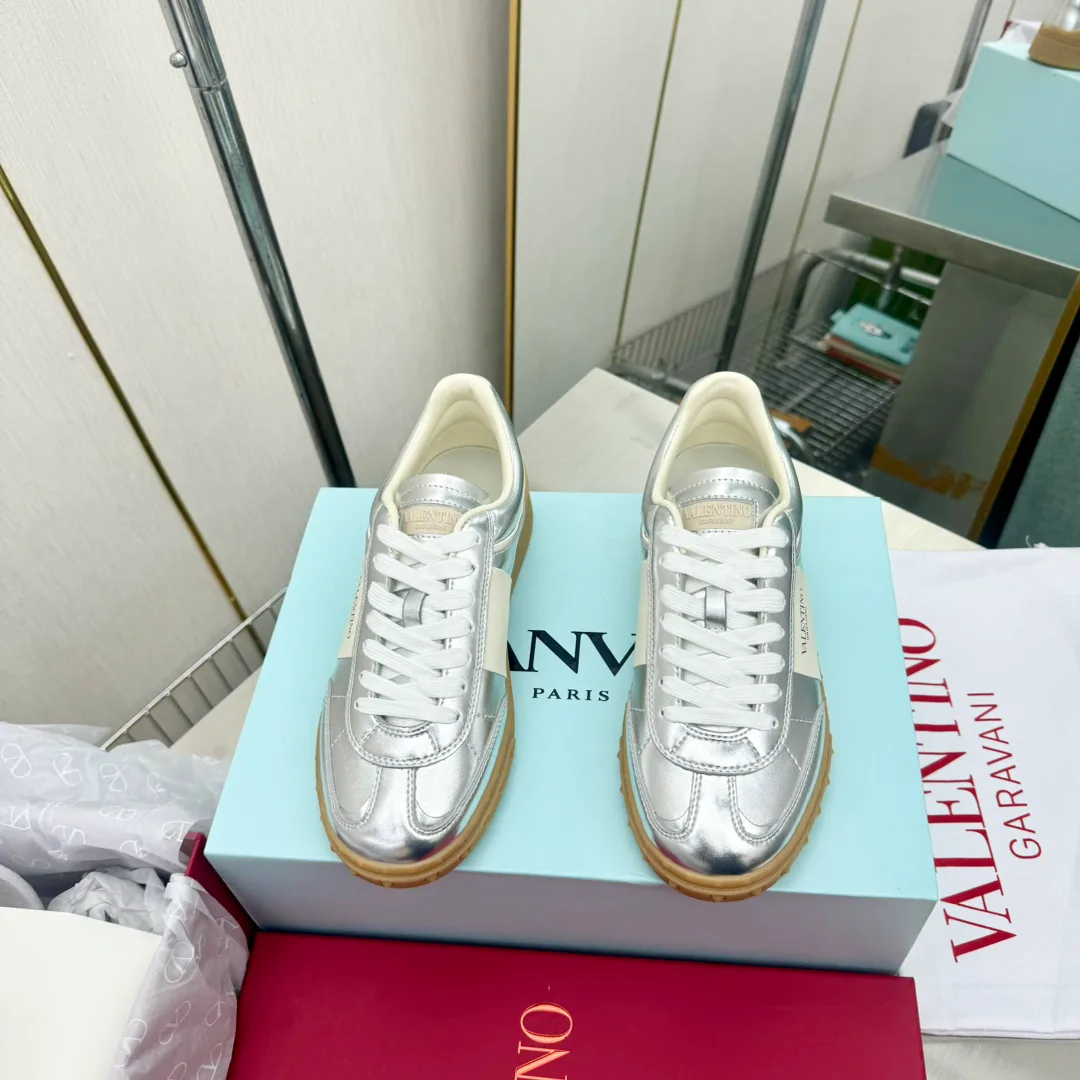 Women's Sneakers VALENTINO 17955028