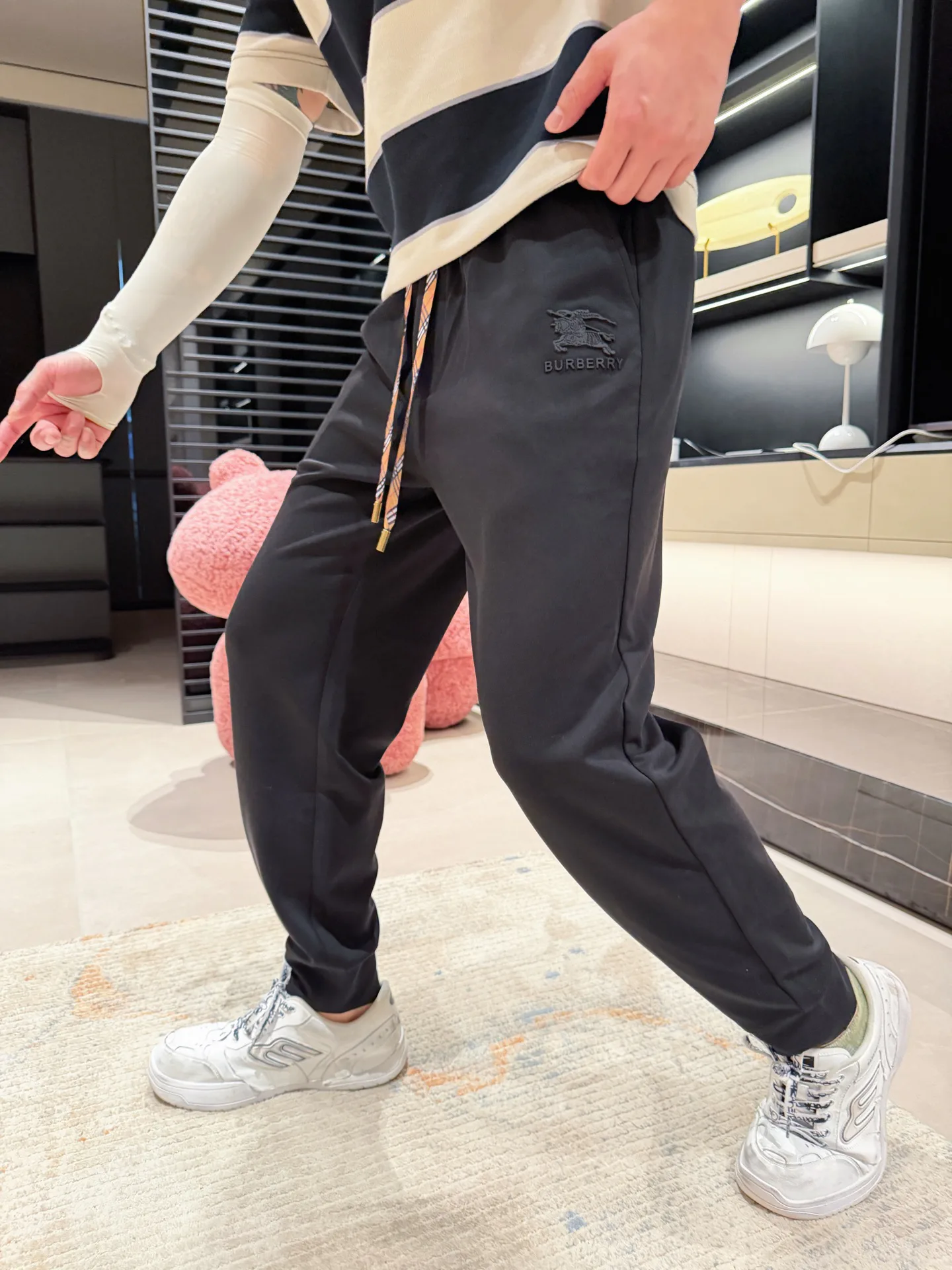 Men's Trousers BURBERRY 18499716
