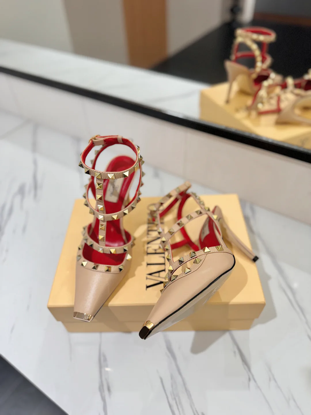 Women's Open-Toe Sandals VALENTINO 17305539
