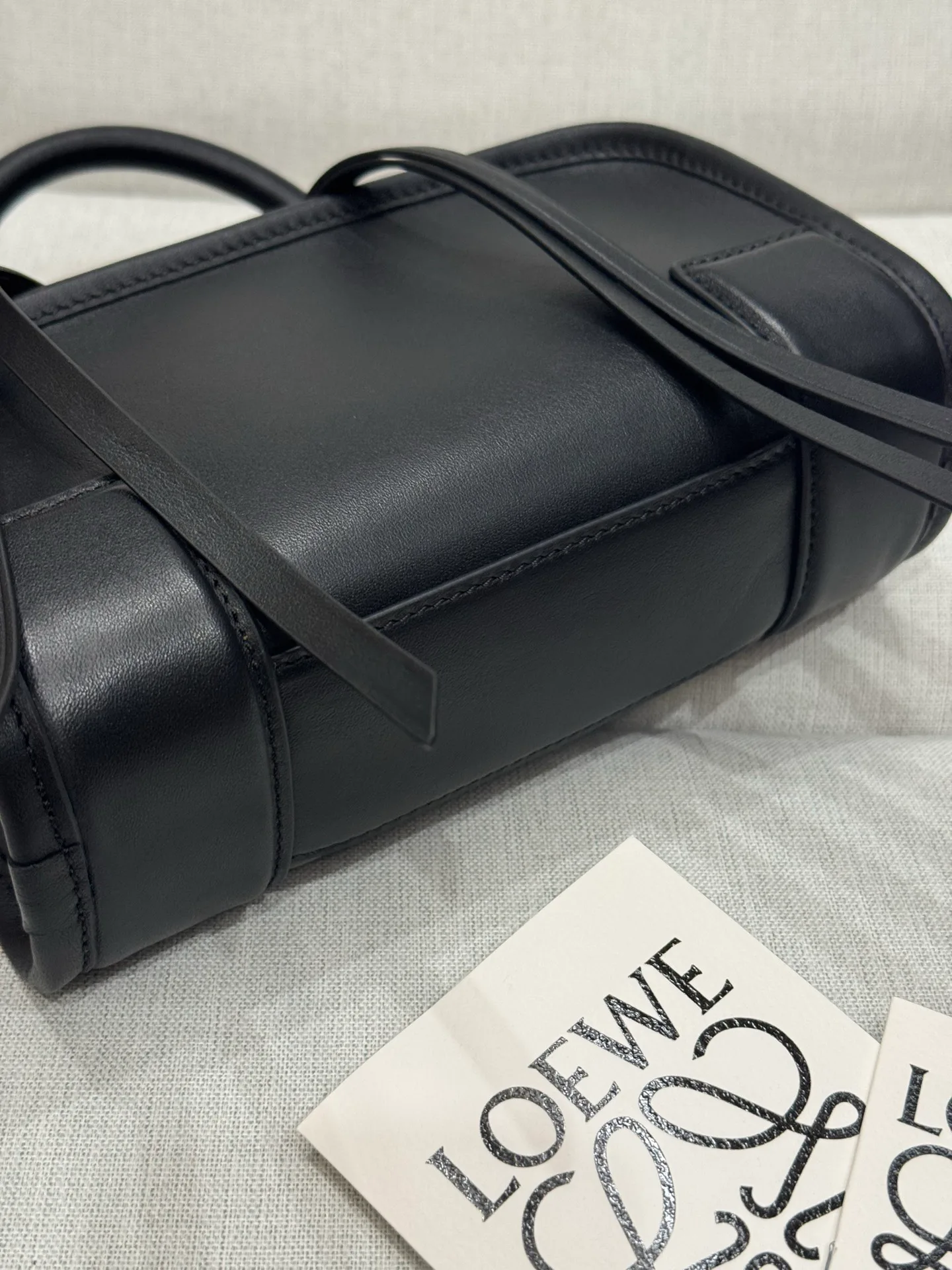 Women's Classic Handbags LOEWE 18231887