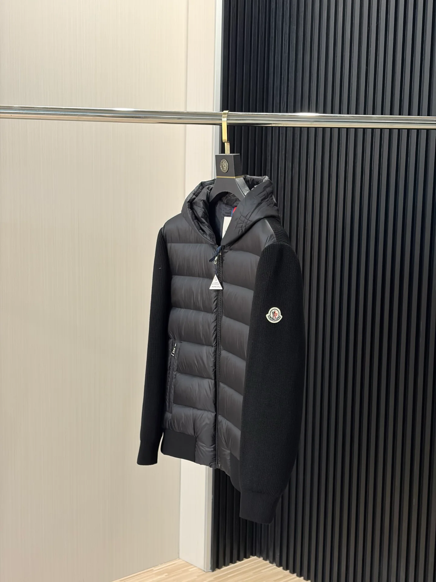 Women's Jackets And Down Jackets MONCLER 18391739