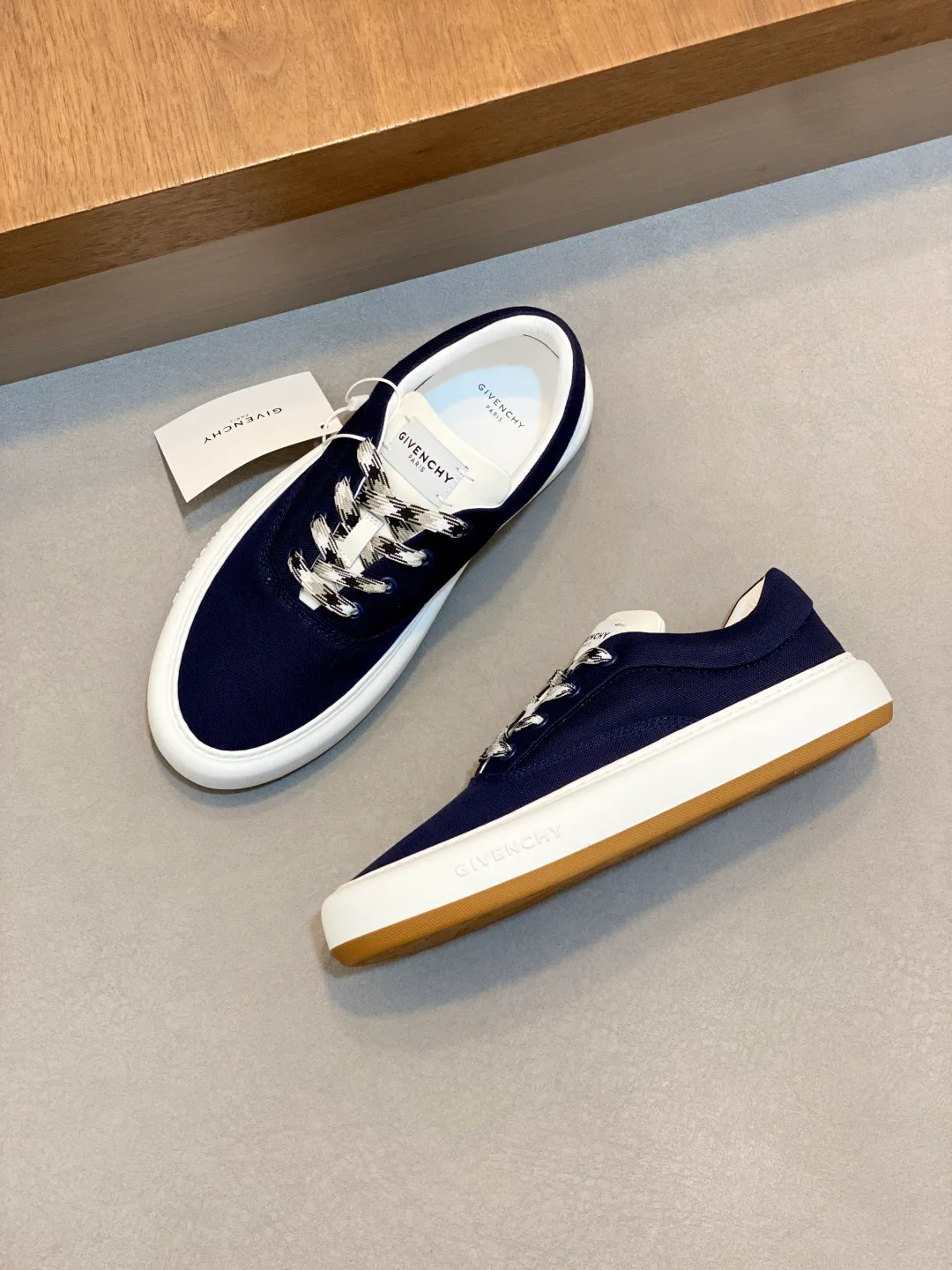 Men's Sneakers GIVENCHY 18449135