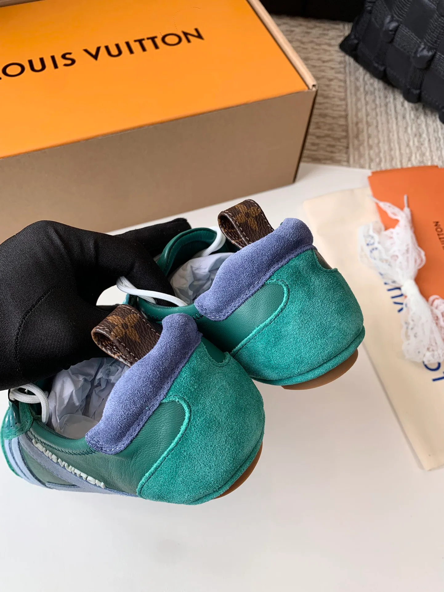 Women's Sneakers LOUIS VUITTON 17753813
