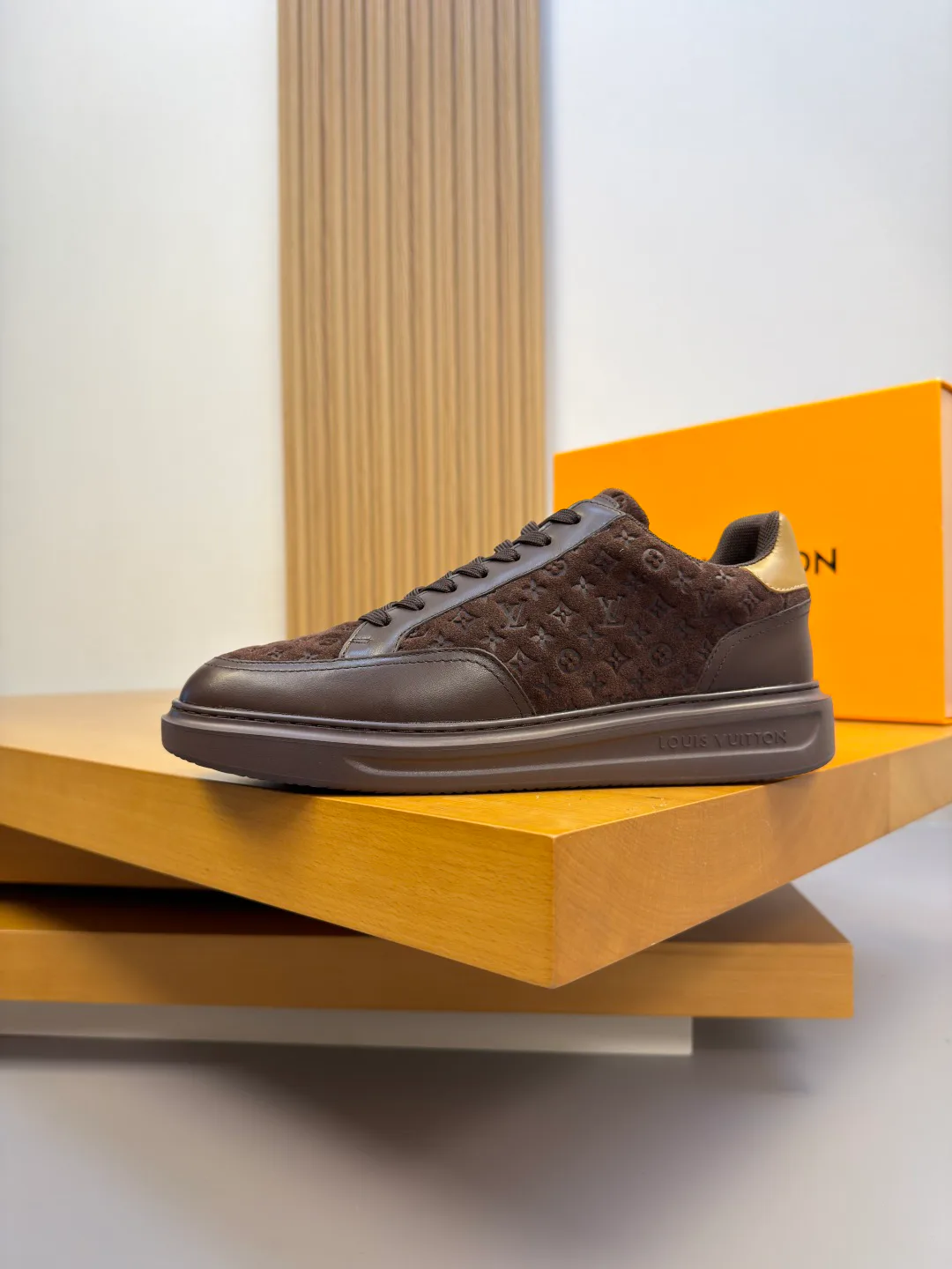 Women's Sneakers LOUIS VUITTON 17765802