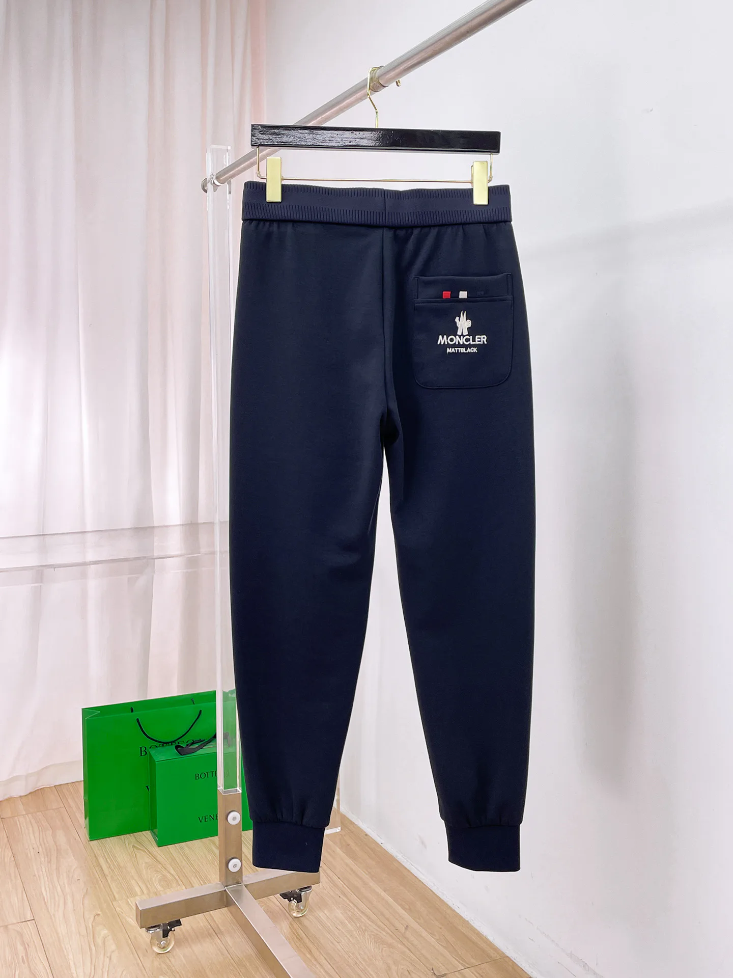 Men's Trousers MONCLER 18399360