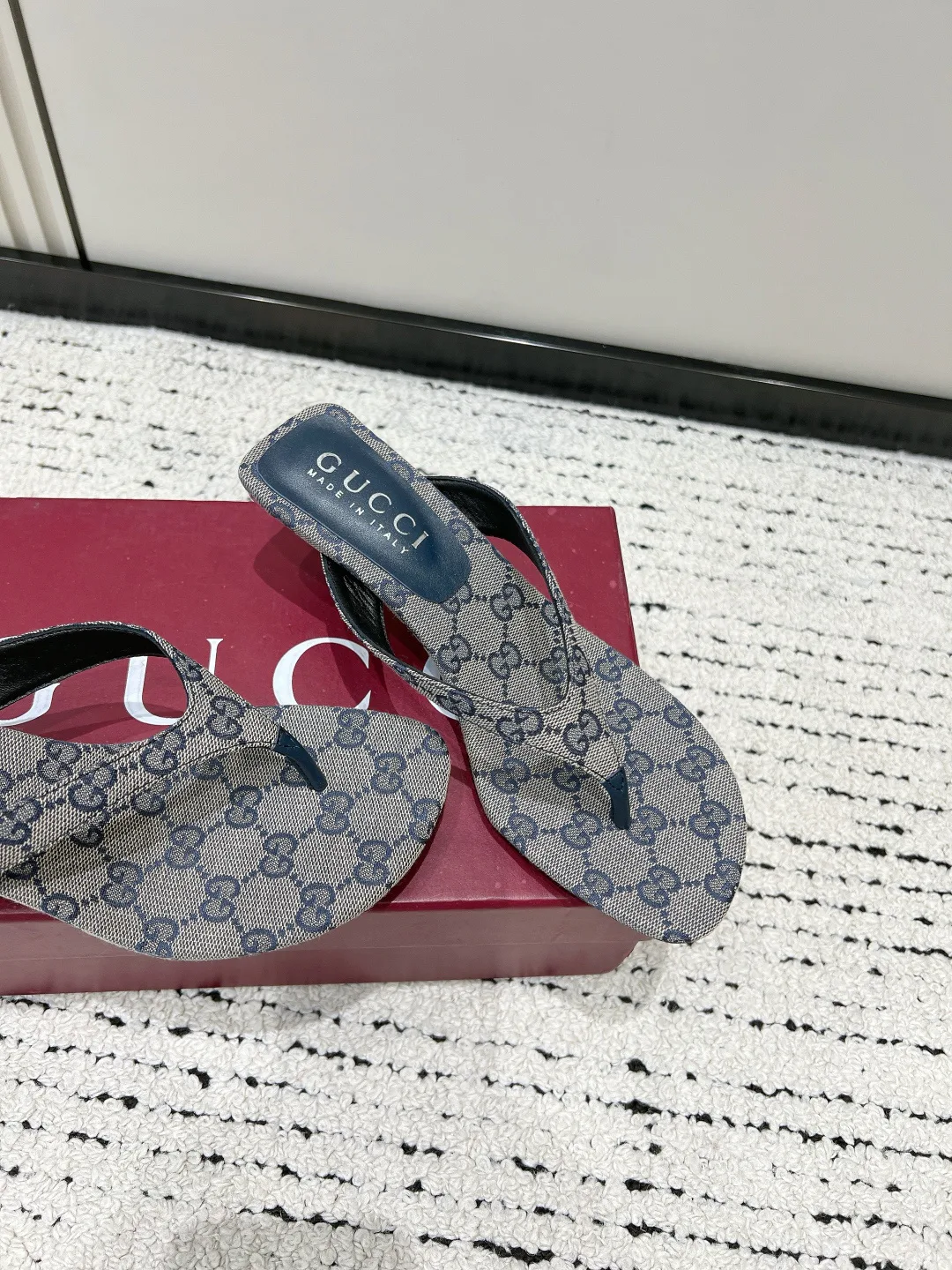 Women's Flip-Flops GUCCI 17637840