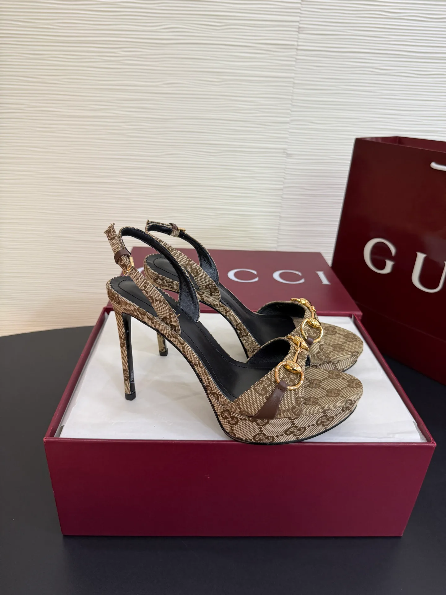 Women's Open-Toe Sandals GUCCI 18071182