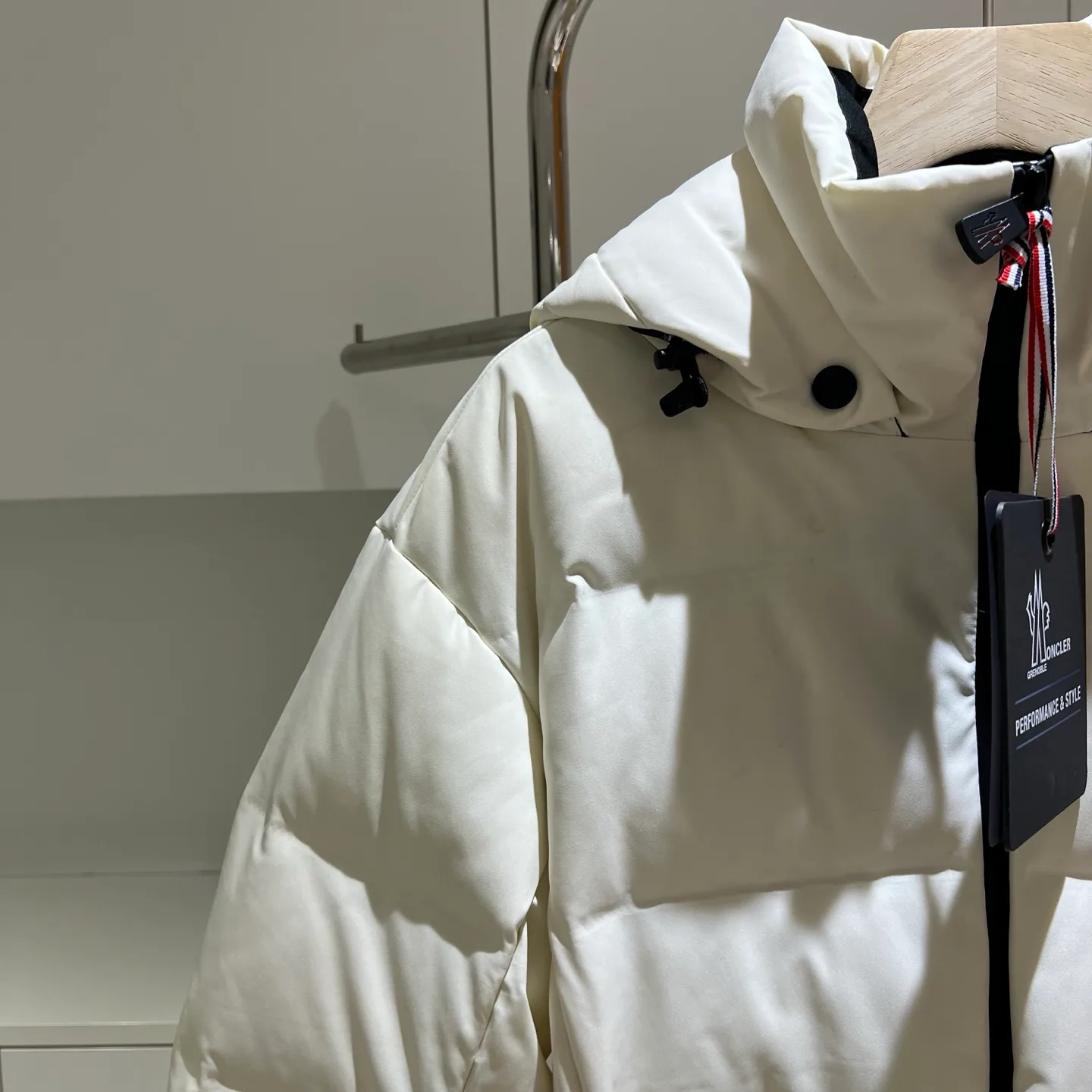 Women's Jackets And Down Jackets MONCLER 18180078