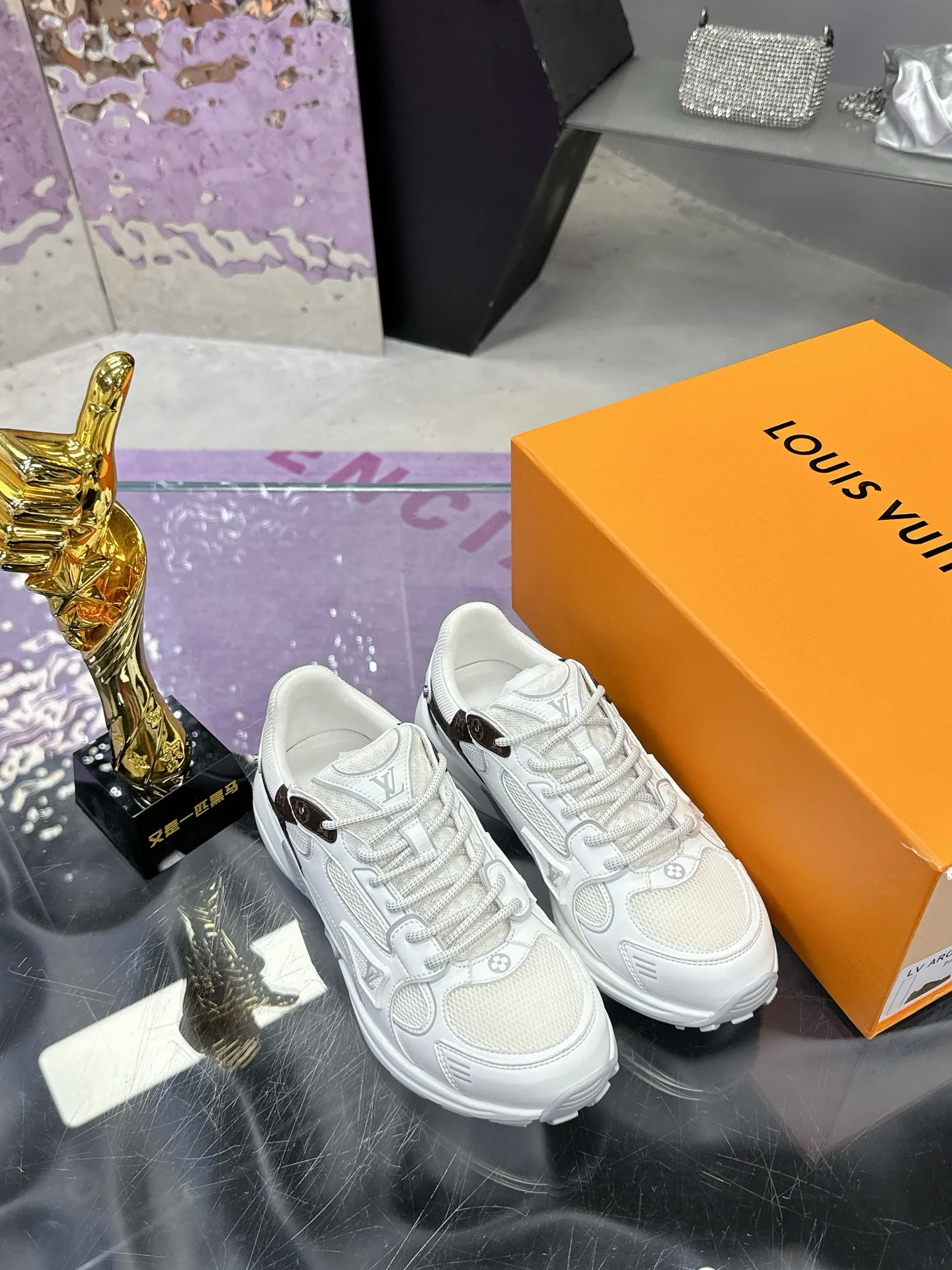 Women's Sneakers LOUIS VUITTON 17530431