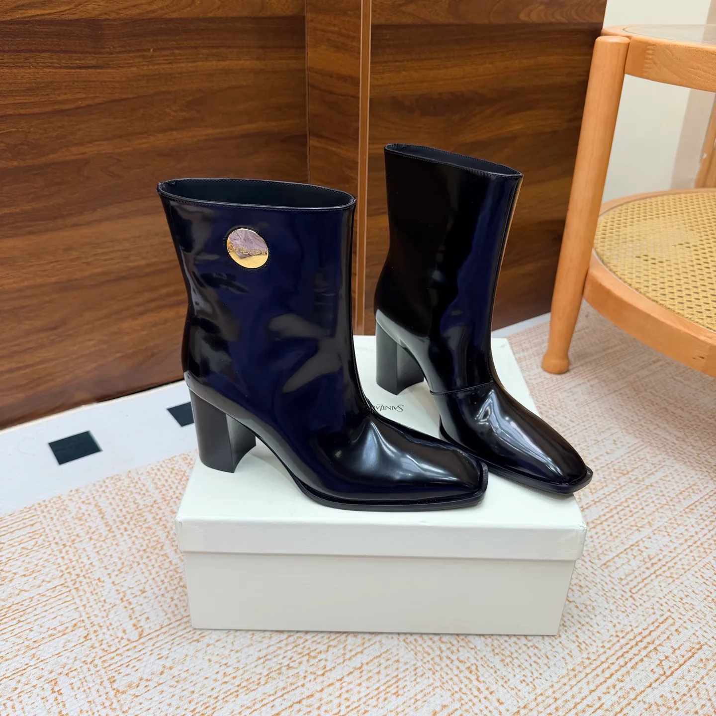 Women's Booties SAINT LAURENT 18104628