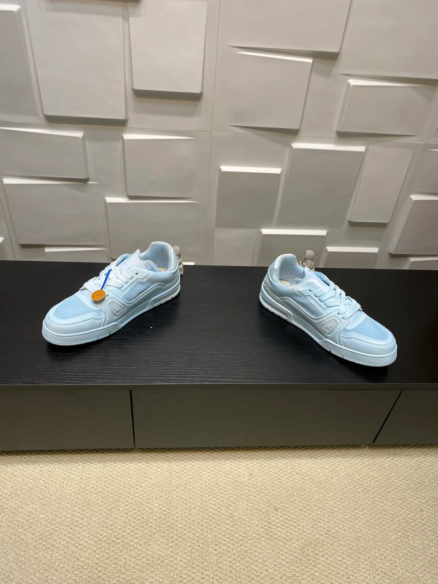 Women's Sneakers LOUIS VUITTON 17969015