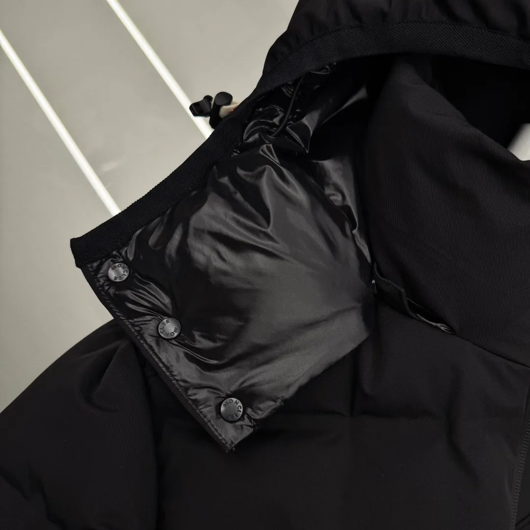 Women's Jackets And Down Jackets MONCLER 17418464