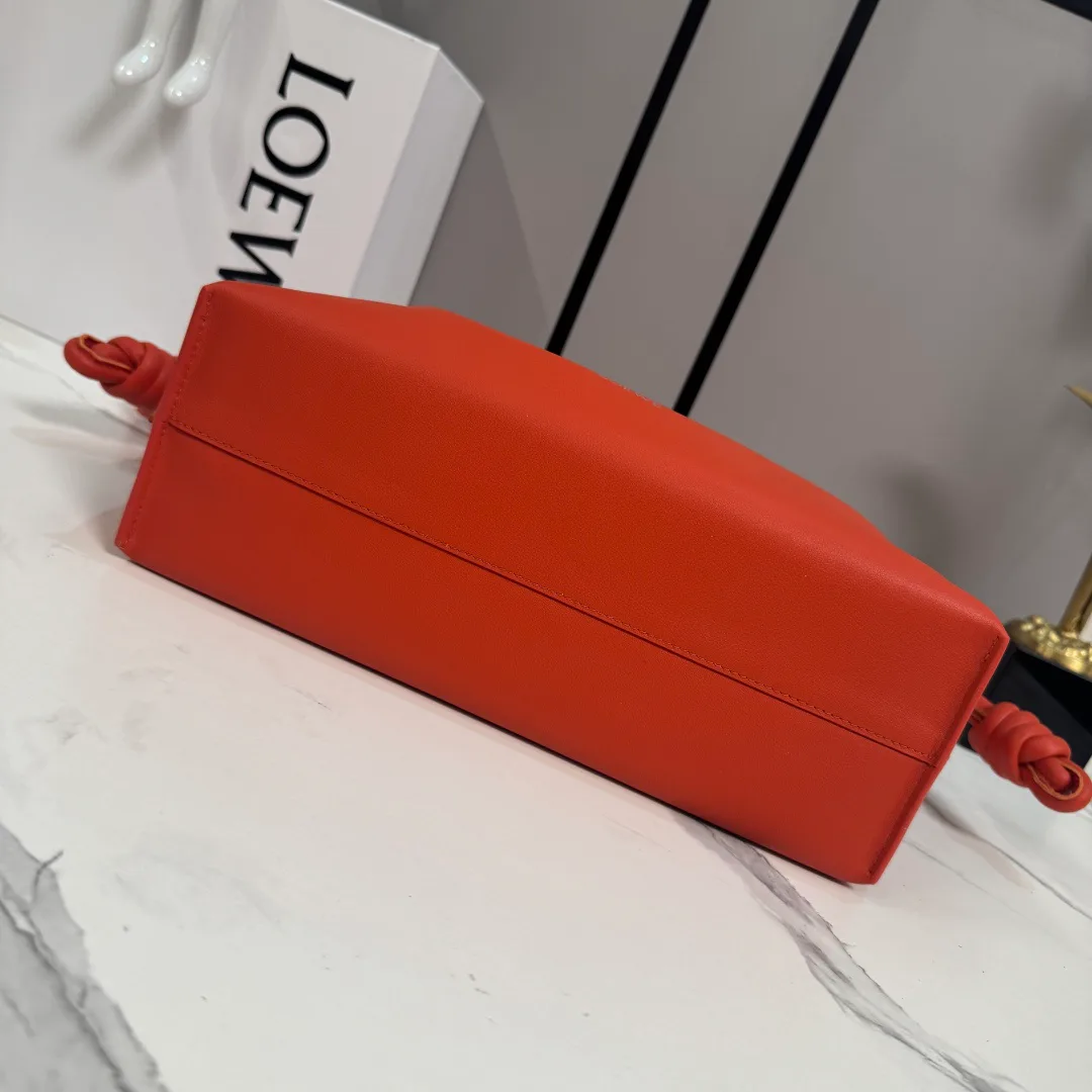 Women's Classic Handbags LOEWE 17502836
