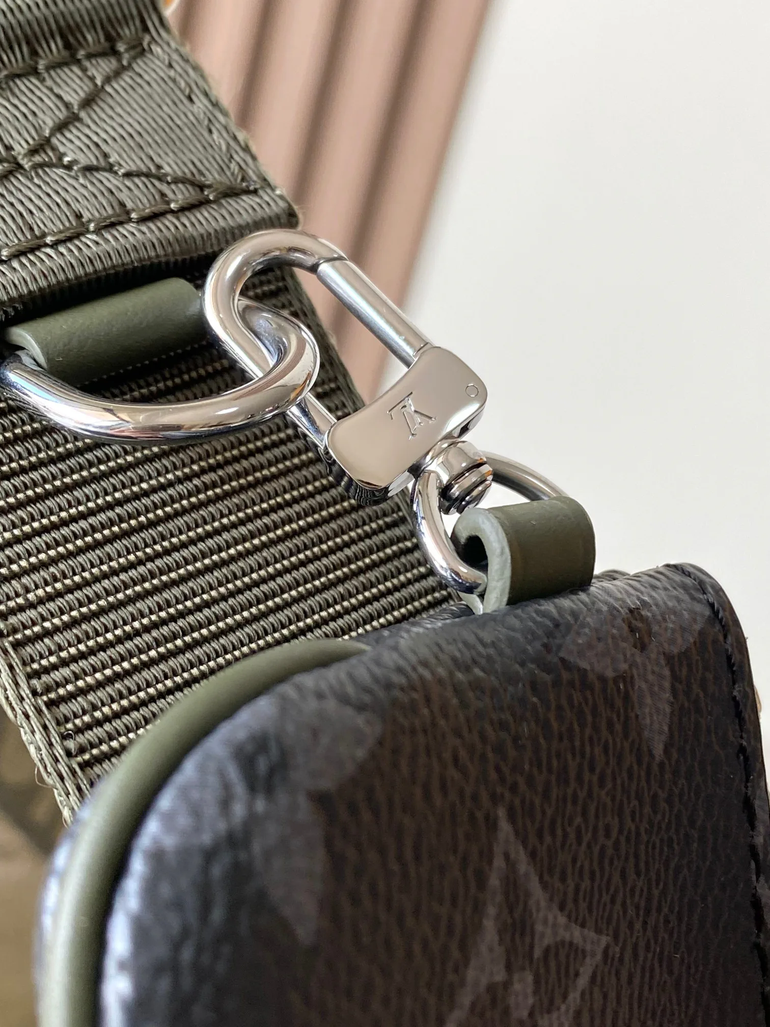 Women's Shoulder Bags LOUIS VUITTON 18521068